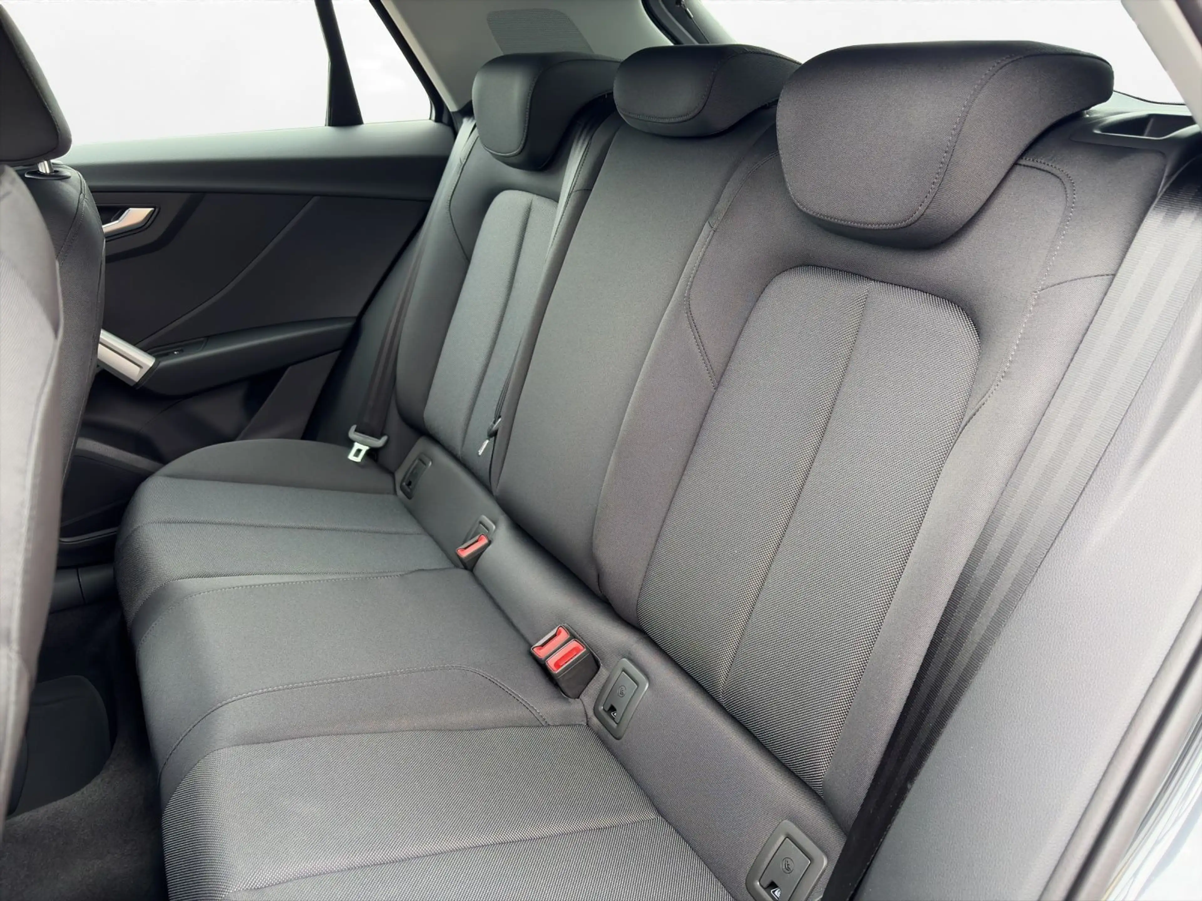 Audi Q2 35 TFSI S-Tronic CARPLAY+KAMERA+GRA+LED+ — photo 4