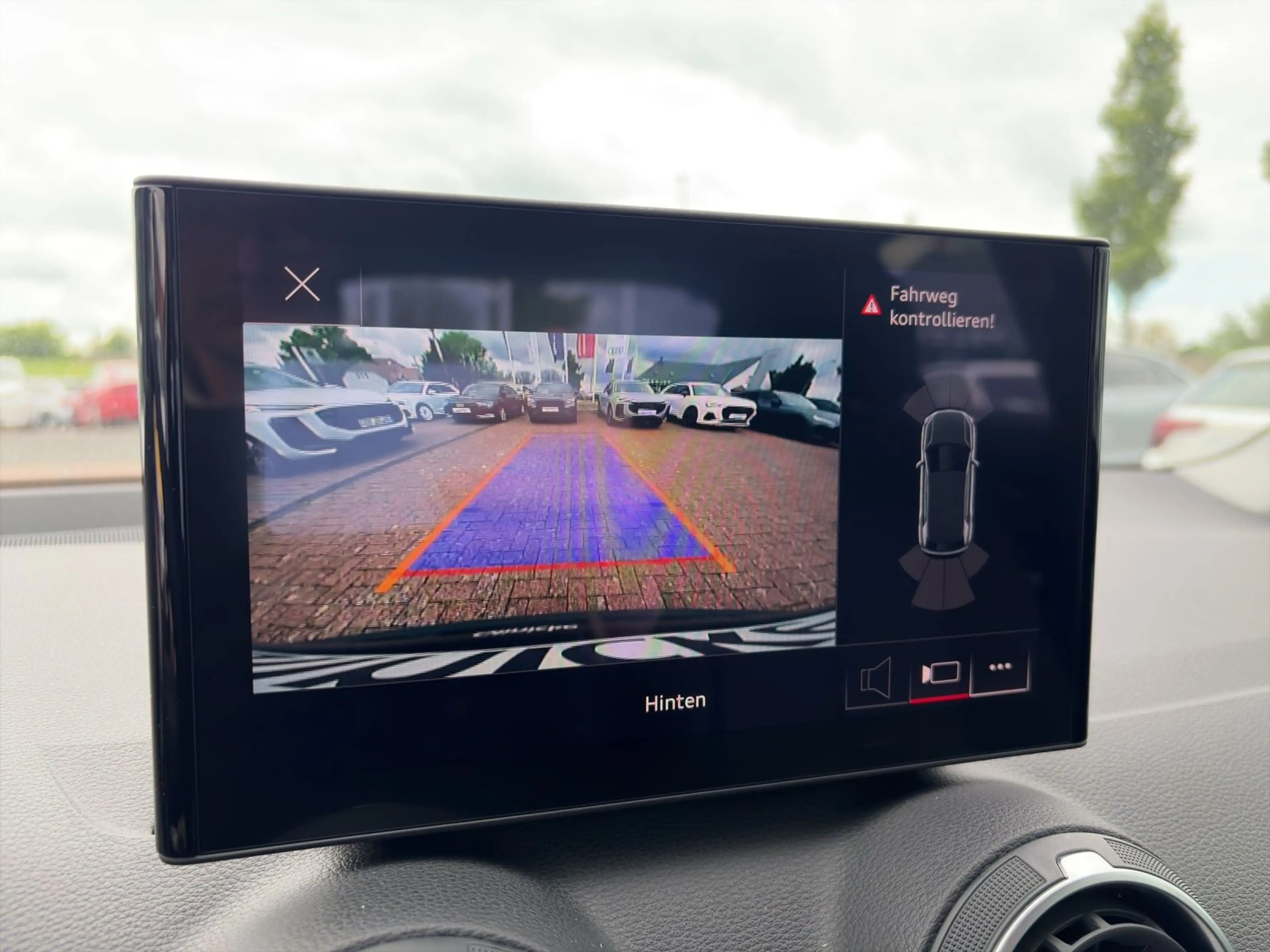 Audi Q2 35 TFSI S-Tronic CARPLAY+KAMERA+GRA+LED+ — photo 17