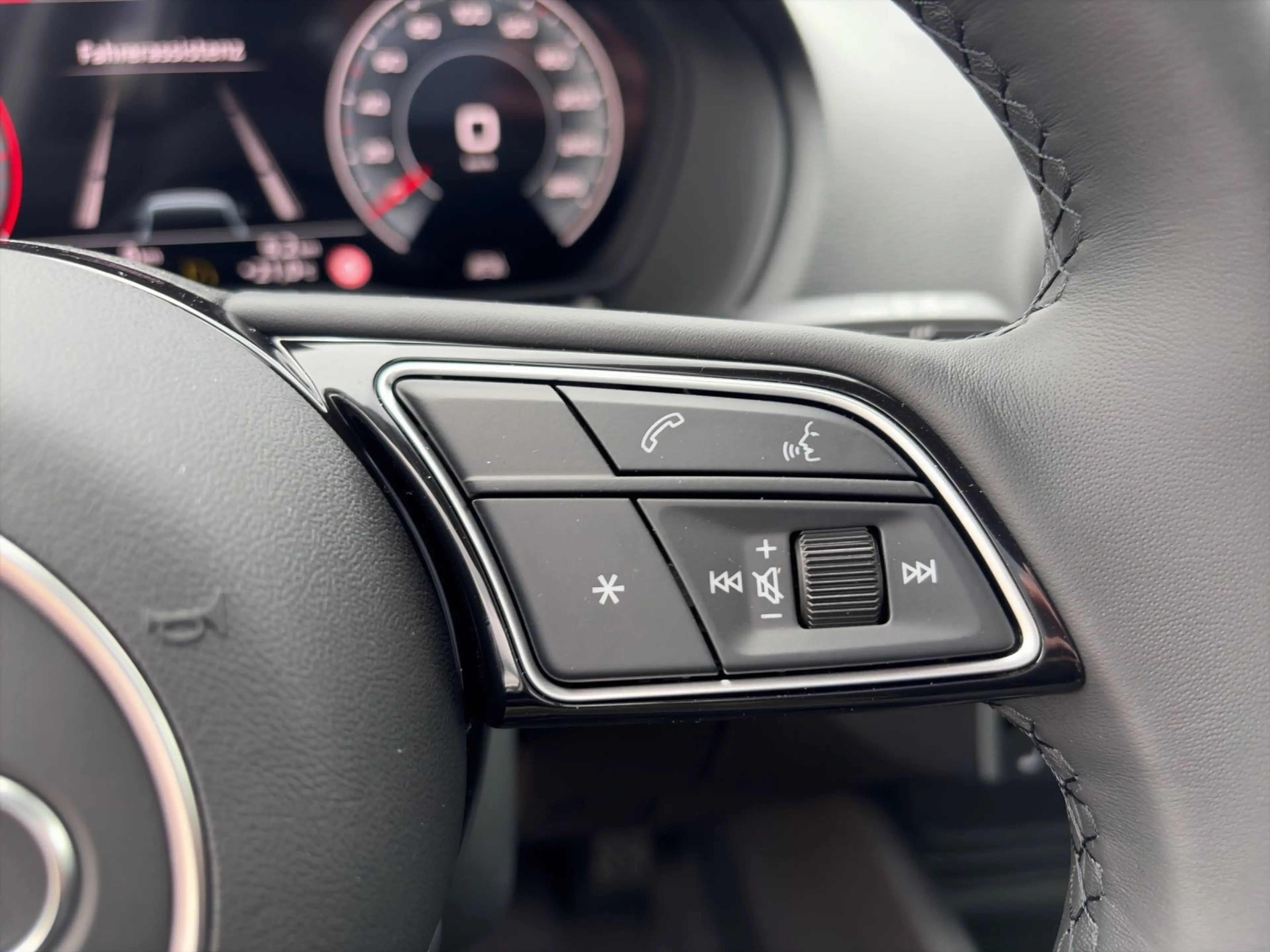 Audi Q2 35 TFSI S-Tronic CARPLAY+KAMERA+GRA+LED+ — photo 20