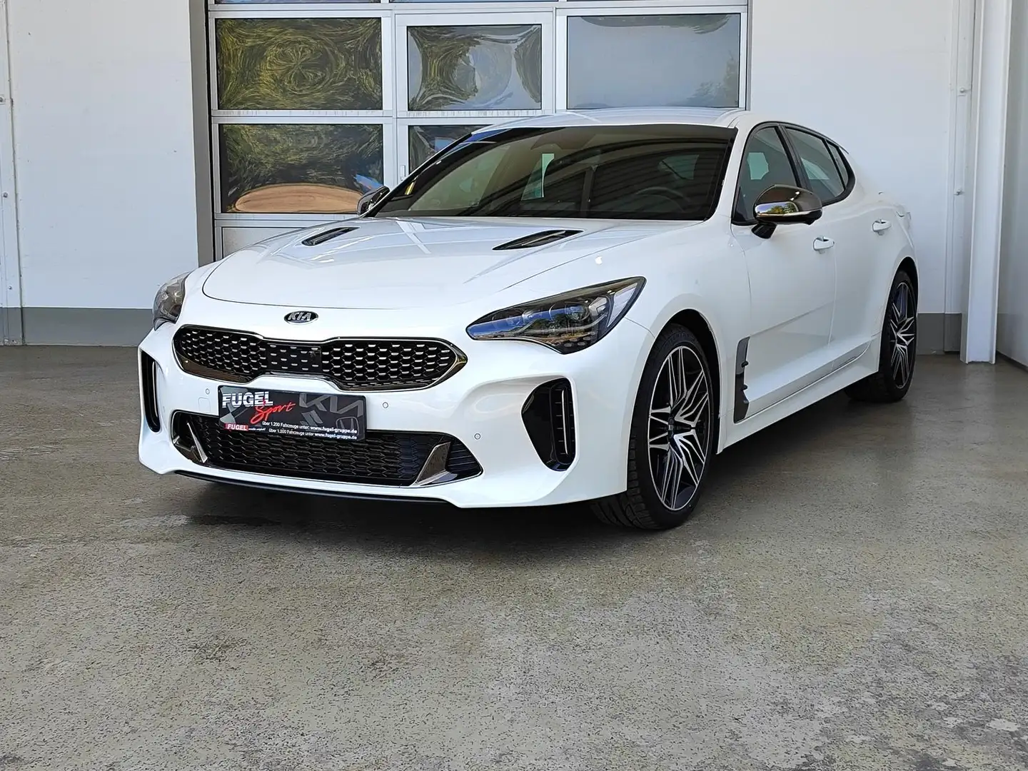 Kia Stinger 3.3 V6 T-GDI GT 4WD LED|HuD|Sitzbelüft. Weiß - 2
