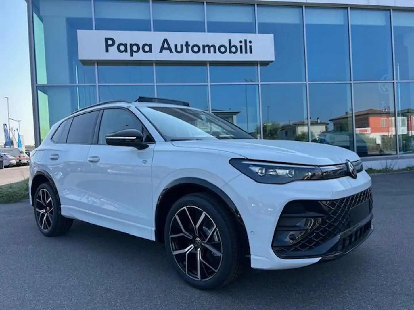 Volkswagen Tiguan R-LINE eHYBRID 204 CV PLUS INTERNI IN PELLE Bianco - 1