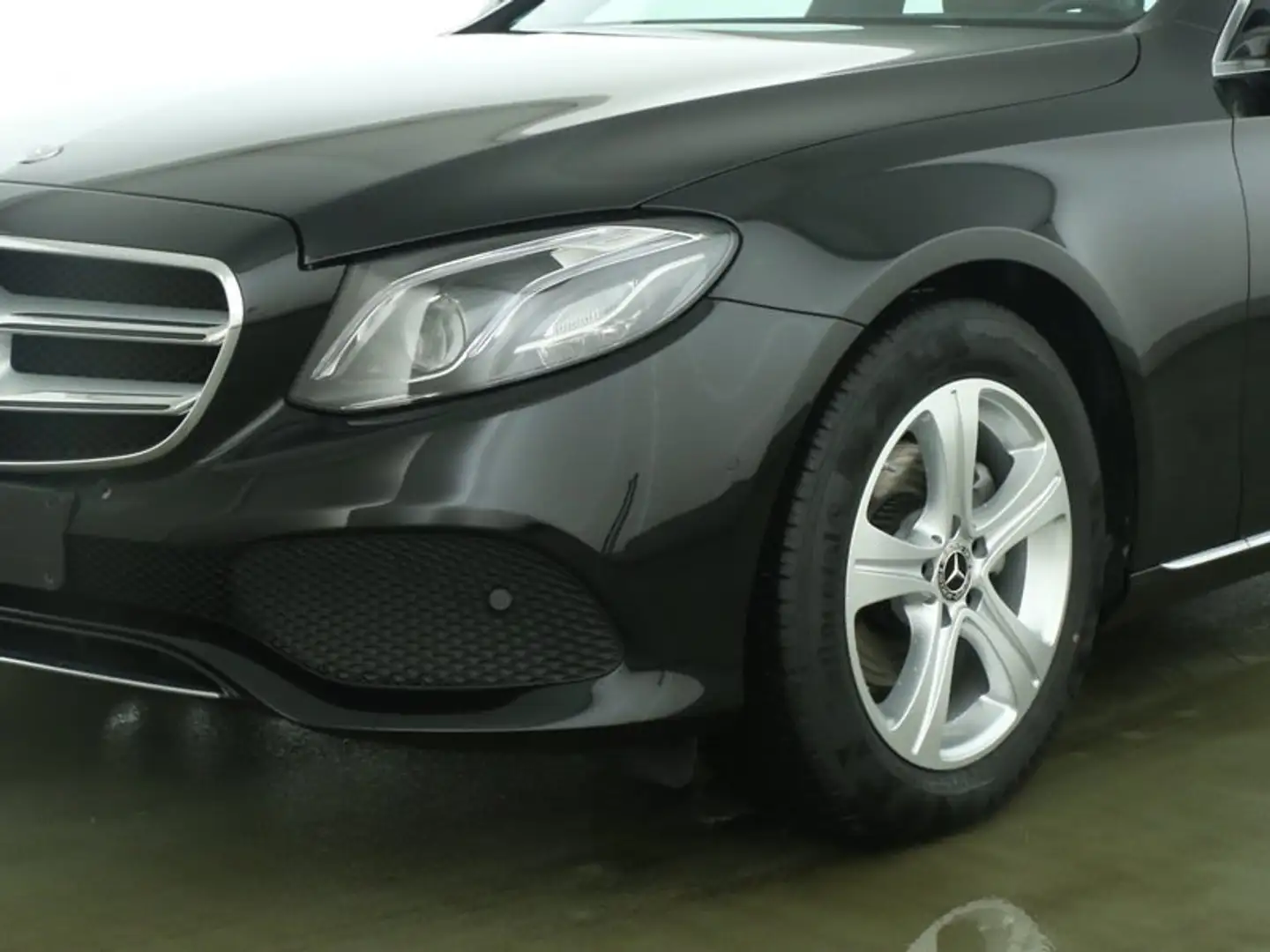 Mercedes-Benz E 220 T d Avantgarde GlasSD/AHK/Navi/Kamera/Totw Nero - 2