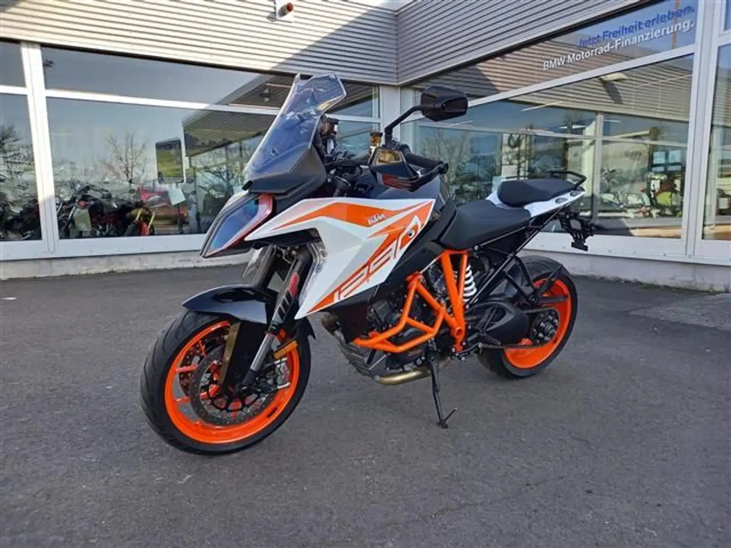 KTM 1290 Super Duke GT Orange - 1