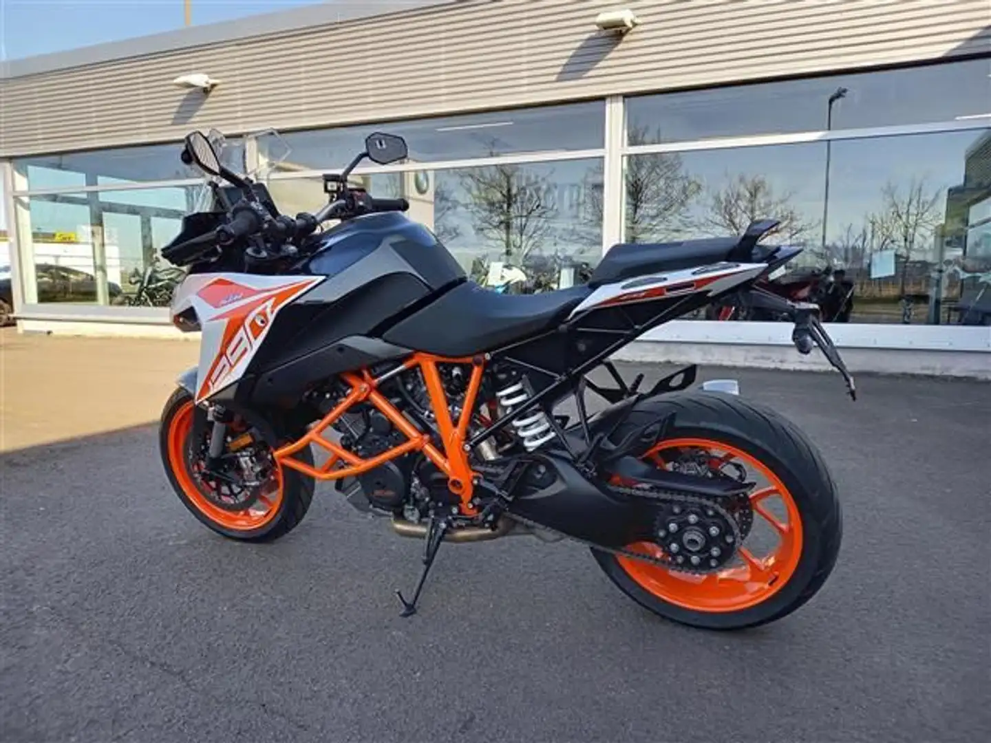 KTM 1290 Super Duke GT Orange - 2