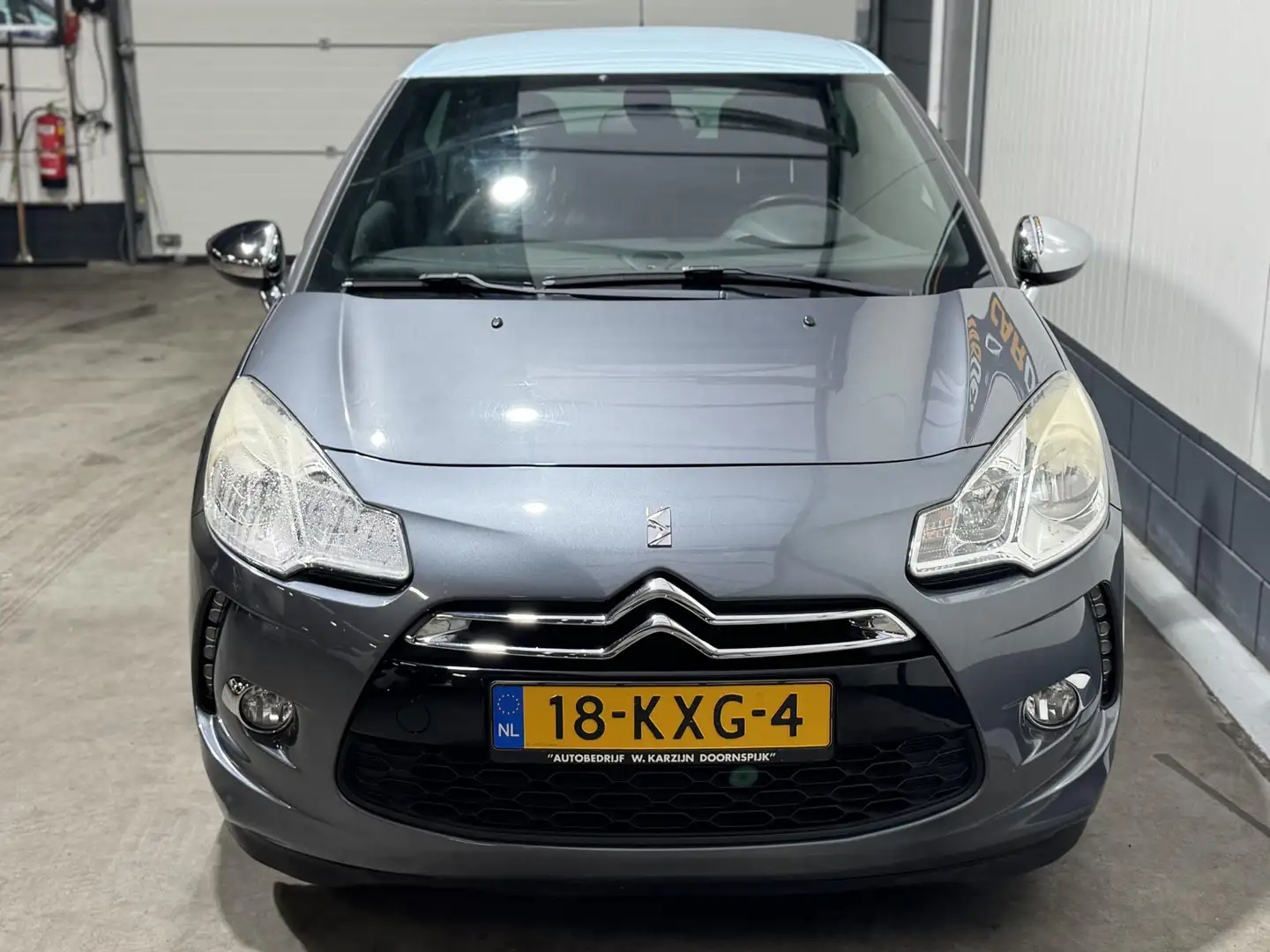Citroen DS3 1.6 THP Sport Chic Grijs - 2