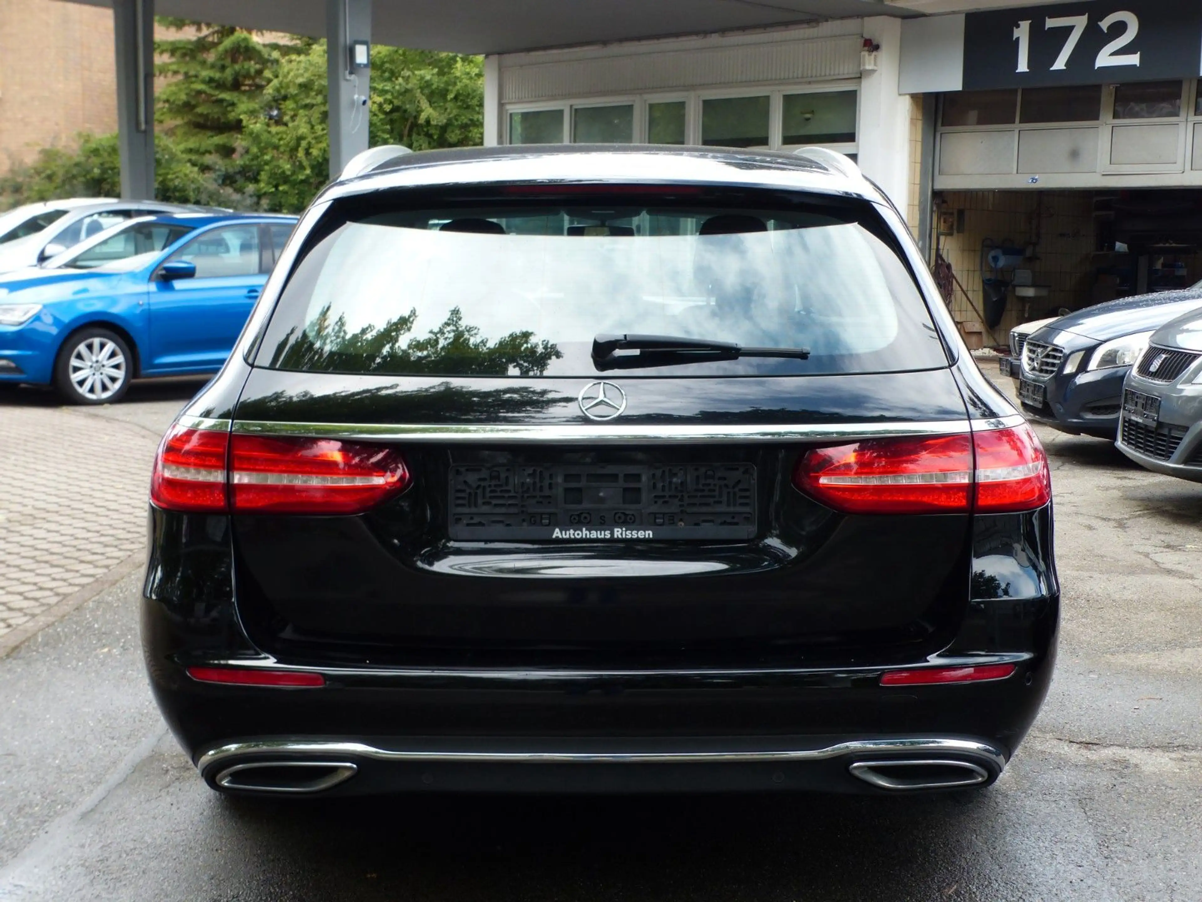 Mercedes-Benz E 220 E220d T Exclusive Navi LED Shz Ambiente Kamera — photo 5