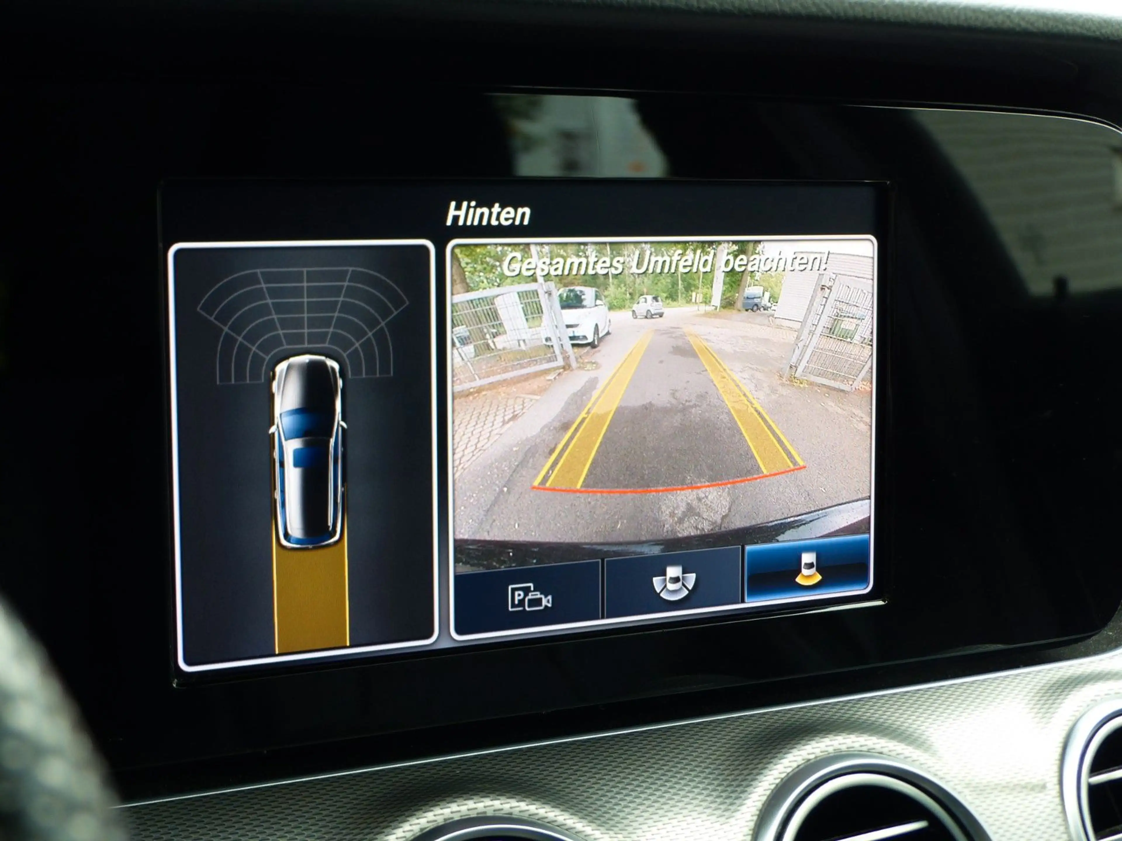 Mercedes-Benz E 220 E220d T Exclusive Navi LED Shz Ambiente Kamera — photo 13