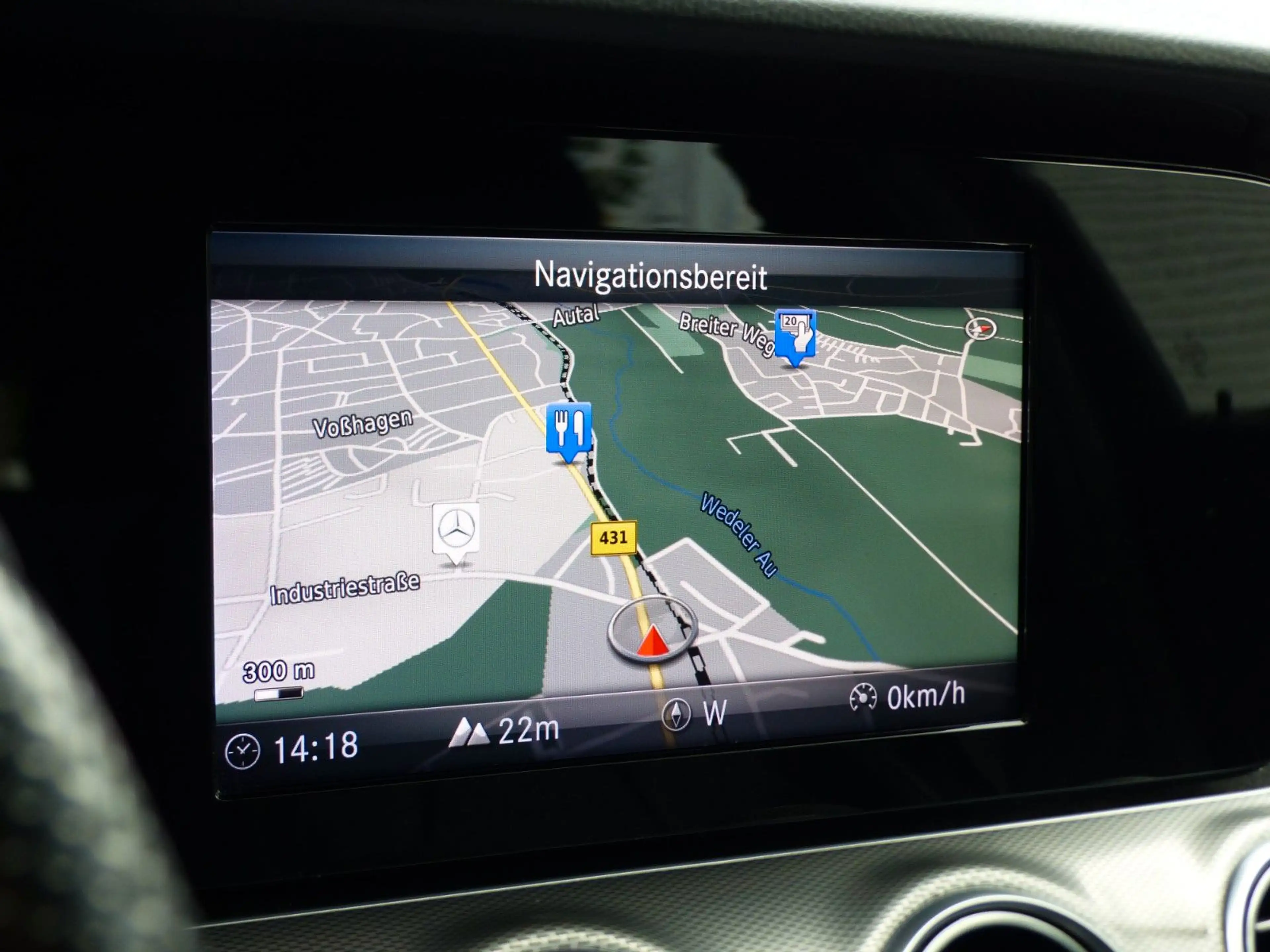 Mercedes-Benz E 220 E220d T Exclusive Navi LED Shz Ambiente Kamera — photo 14