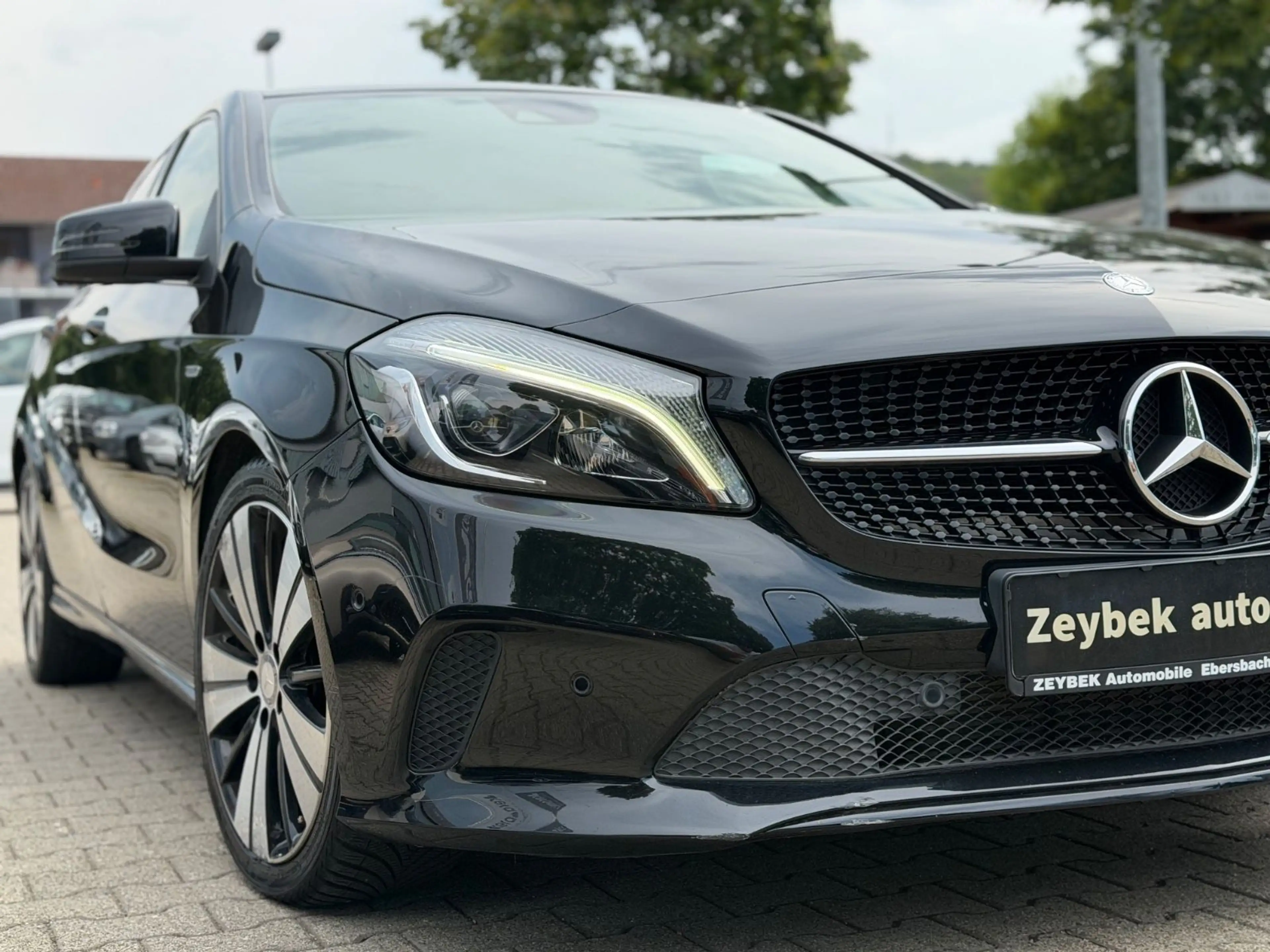 Mercedes-Benz A 200 d 4Matic /PANO /LEDER /NAVI /LED — photo 2