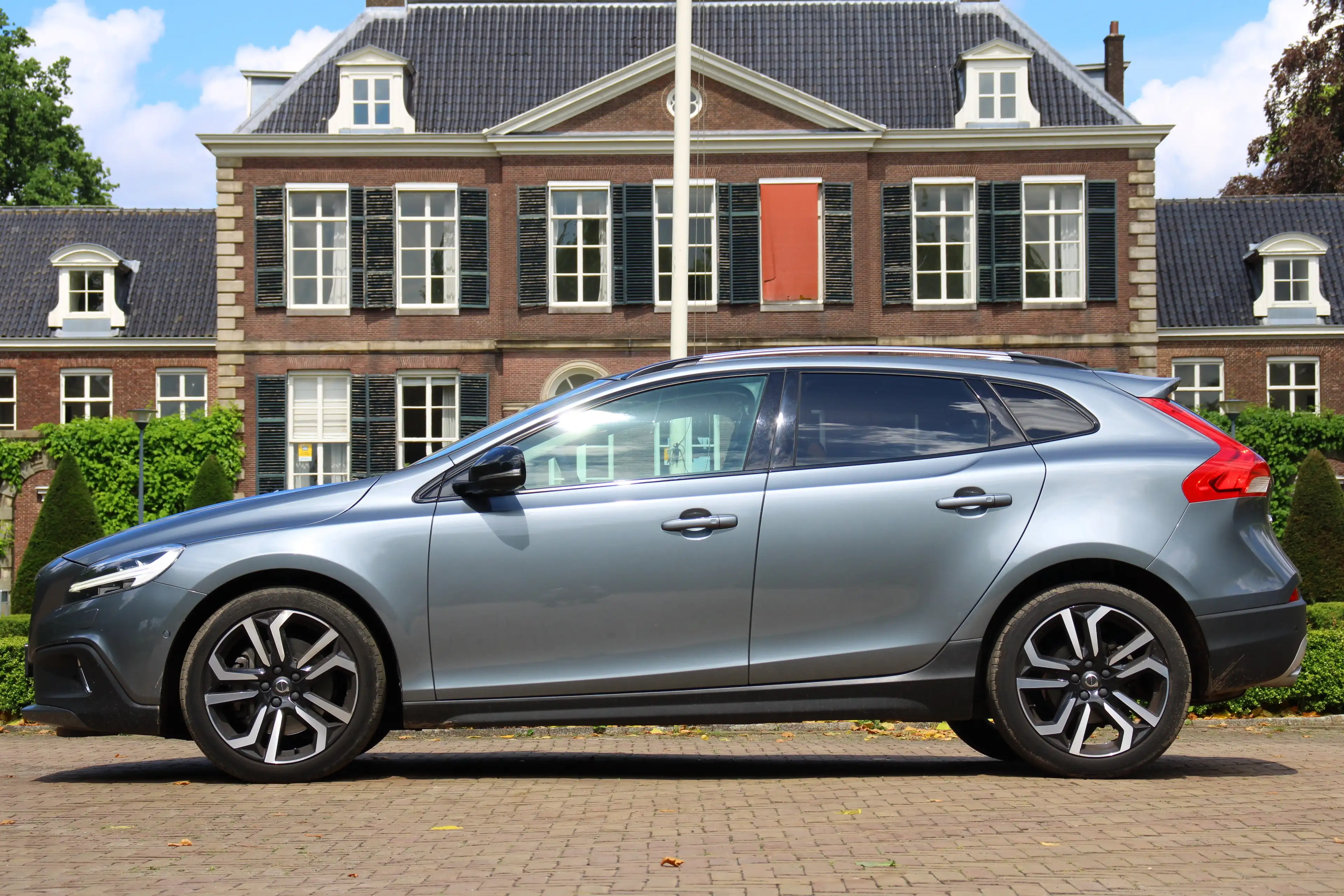 Volvo V40 Cross Country 1.5 T3 Polar+ Luxury | NL-AUTO! | DEALER OH! | LED — photo 2
