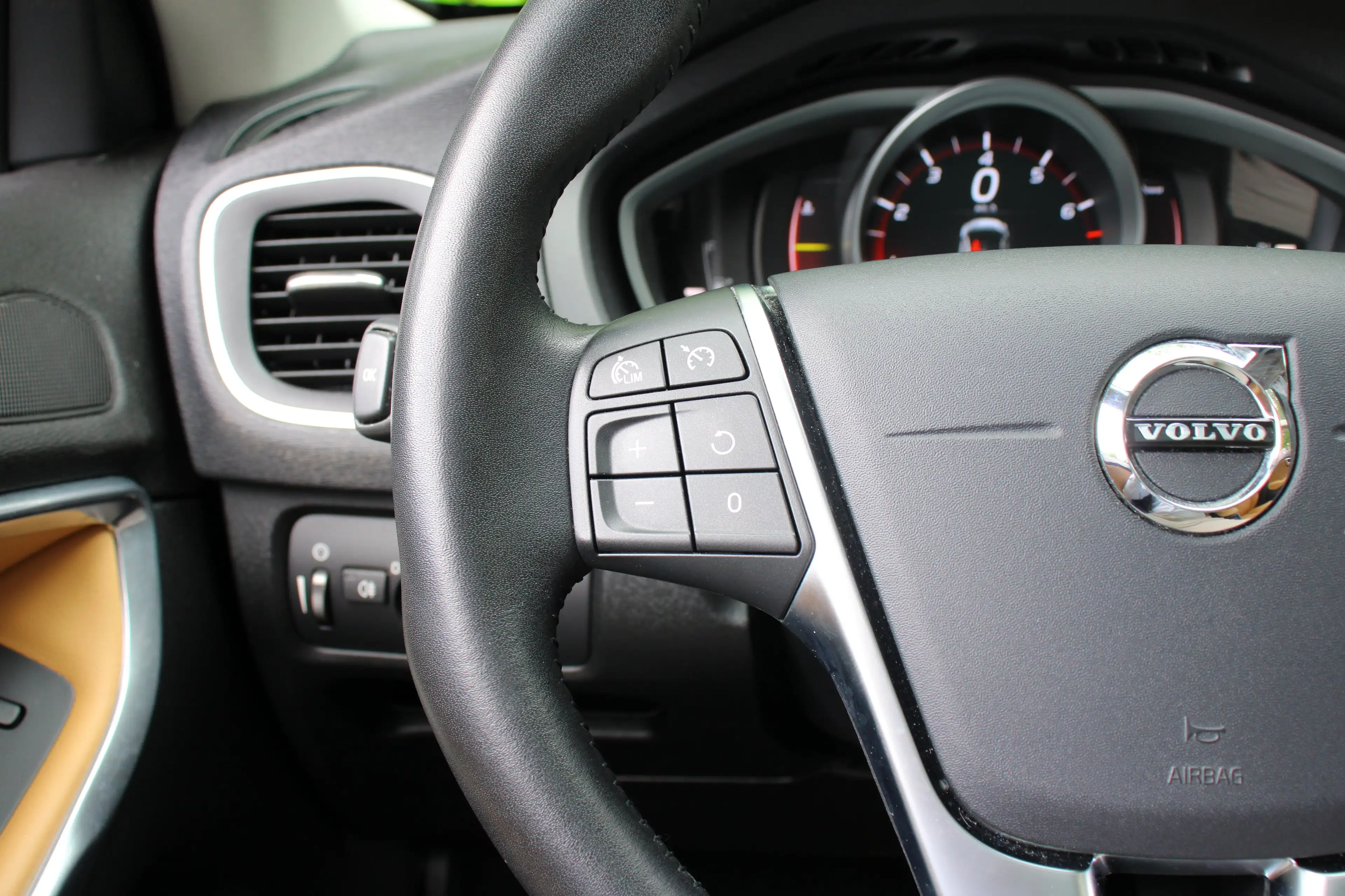 Volvo V40 Cross Country 1.5 T3 Polar+ Luxury | NL-AUTO! | DEALER OH! | LED — photo 10