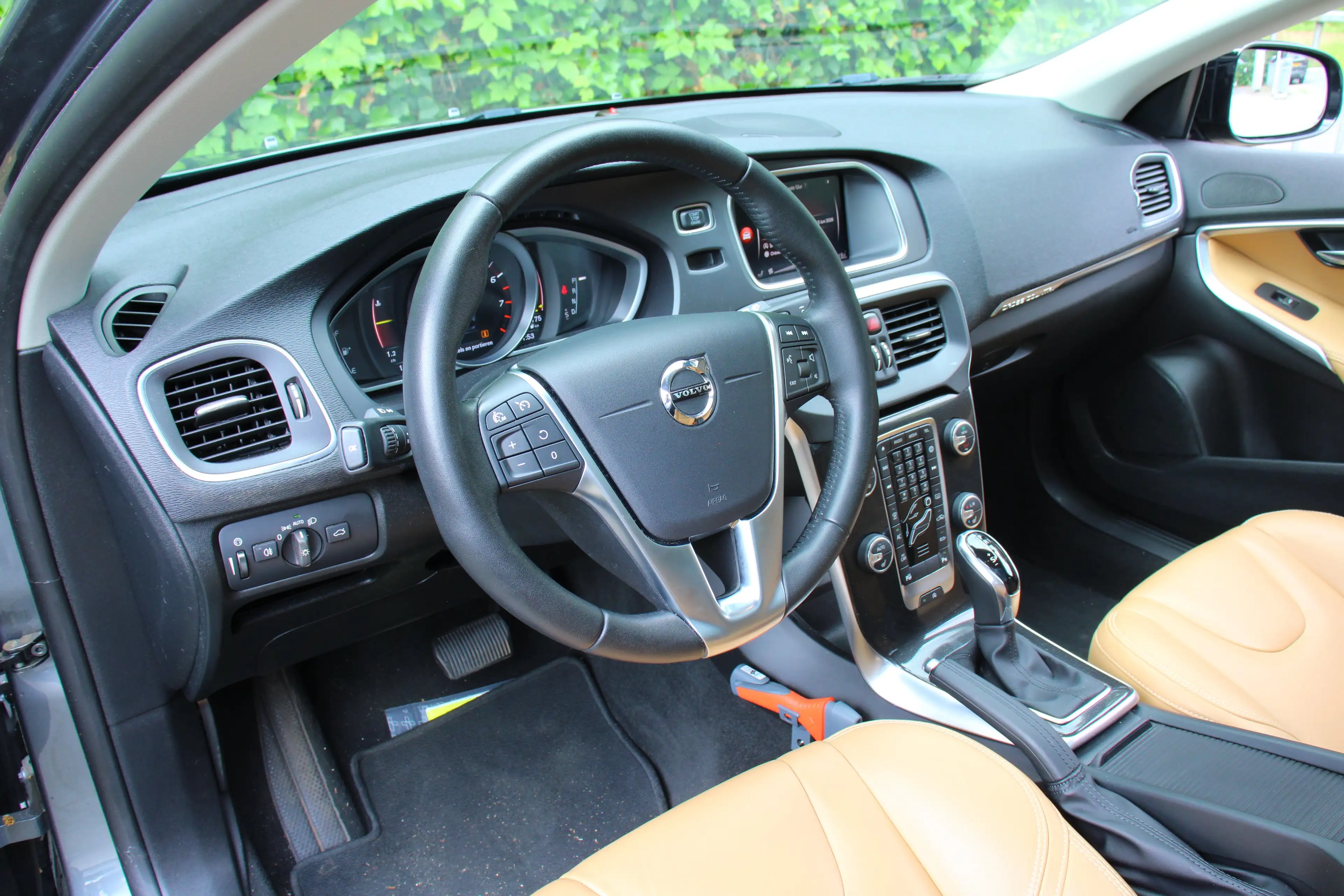 Volvo V40 Cross Country 1.5 T3 Polar+ Luxury | NL-AUTO! | DEALER OH! | LED — photo 4