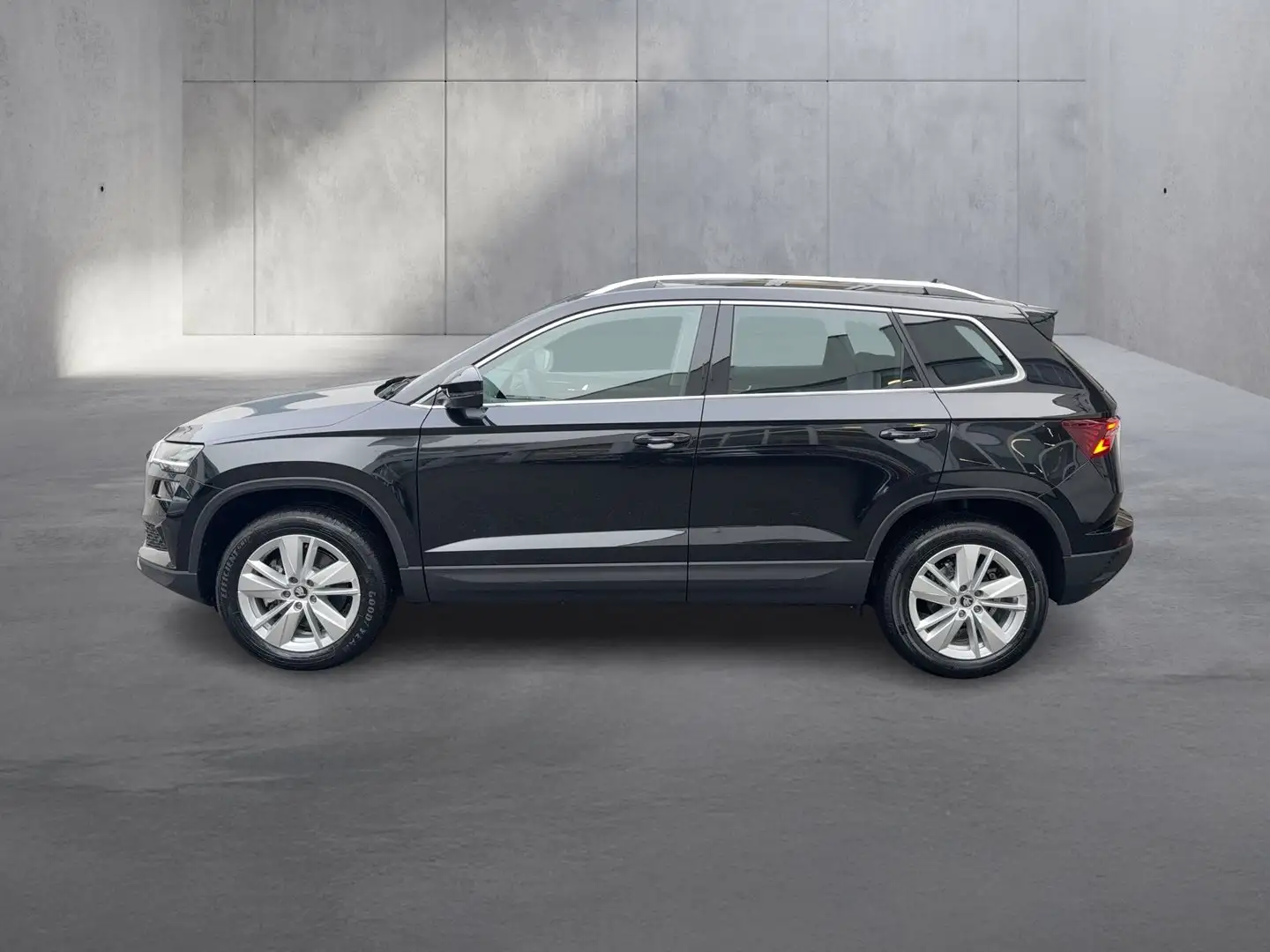 Skoda Karoq Selection TSI DSG ACT Schwarz - 2
