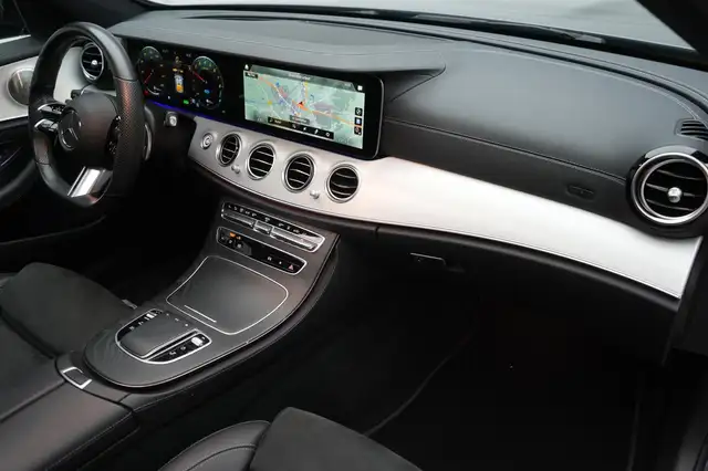 Mercedes-Benz 300 view 7