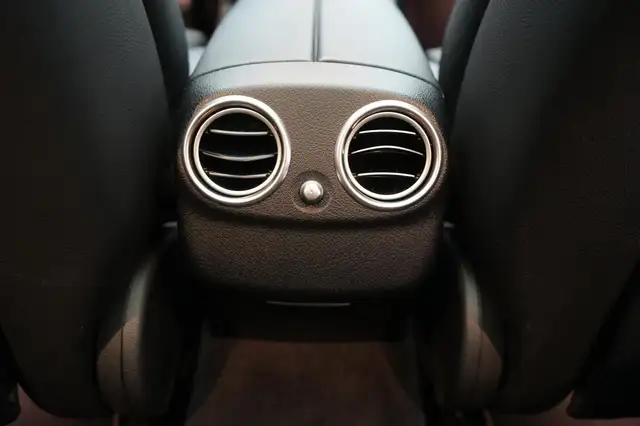 Mercedes-Benz 300 view 11