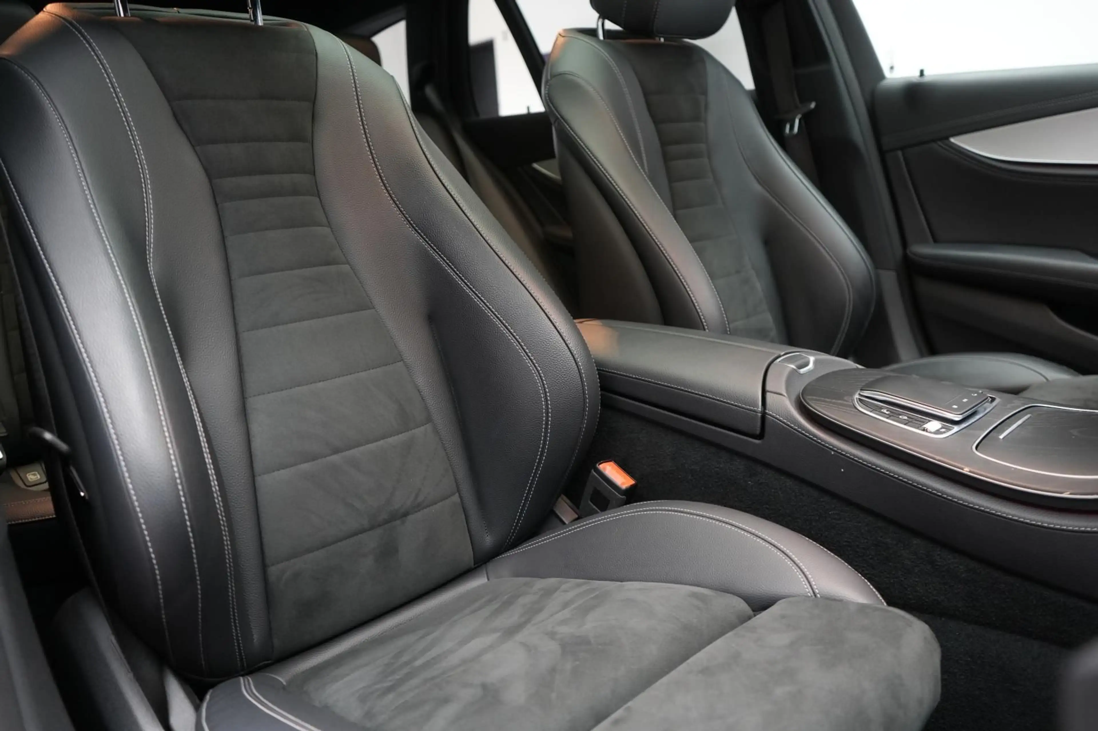 Mercedes-Benz E 300 e T 9G-Tronic AMG Line — photo 8