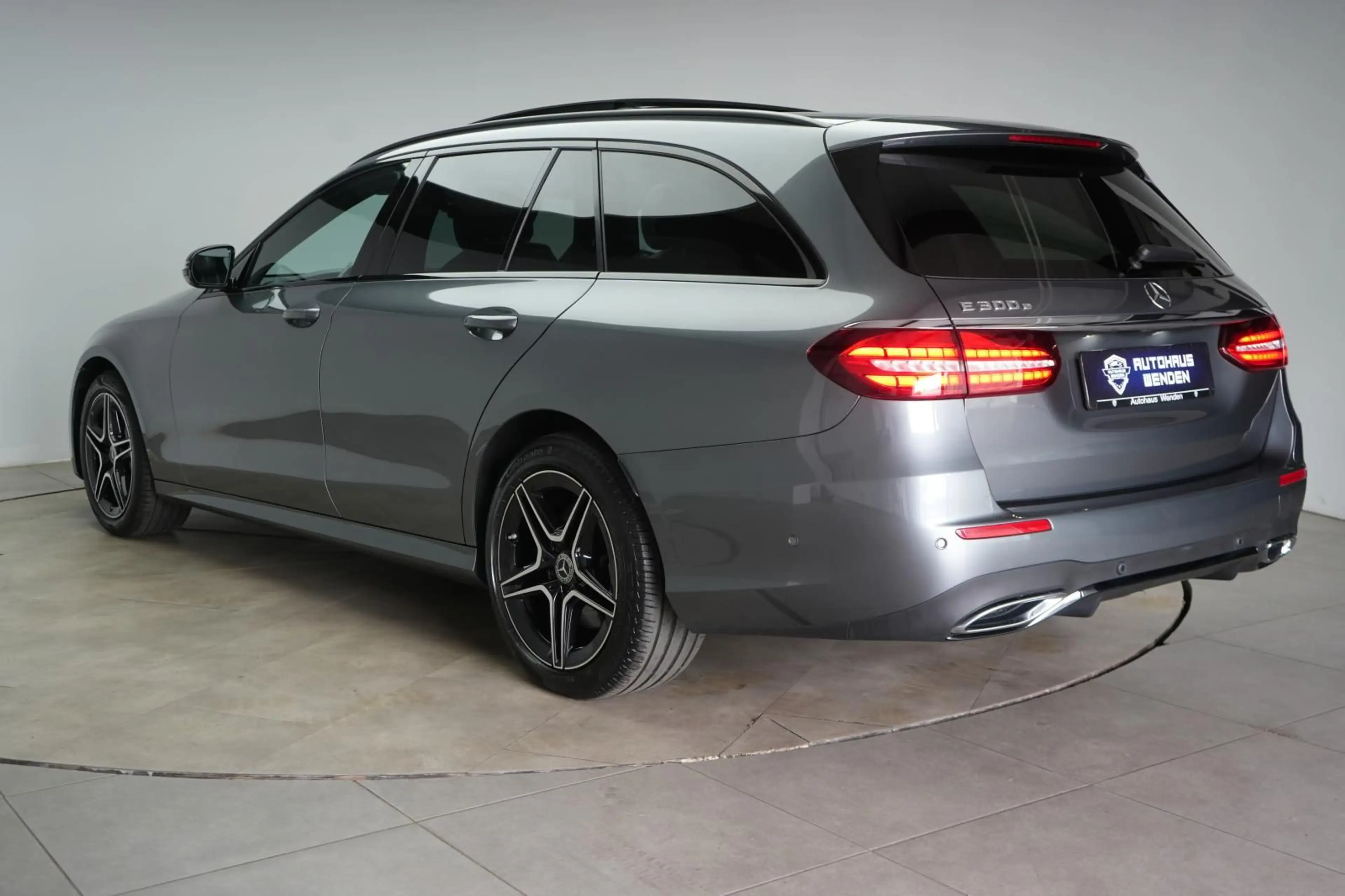 Mercedes-Benz E 300 e T 9G-Tronic AMG Line — photo 5