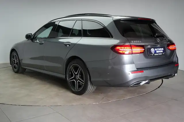 Mercedes-Benz 300 view 5