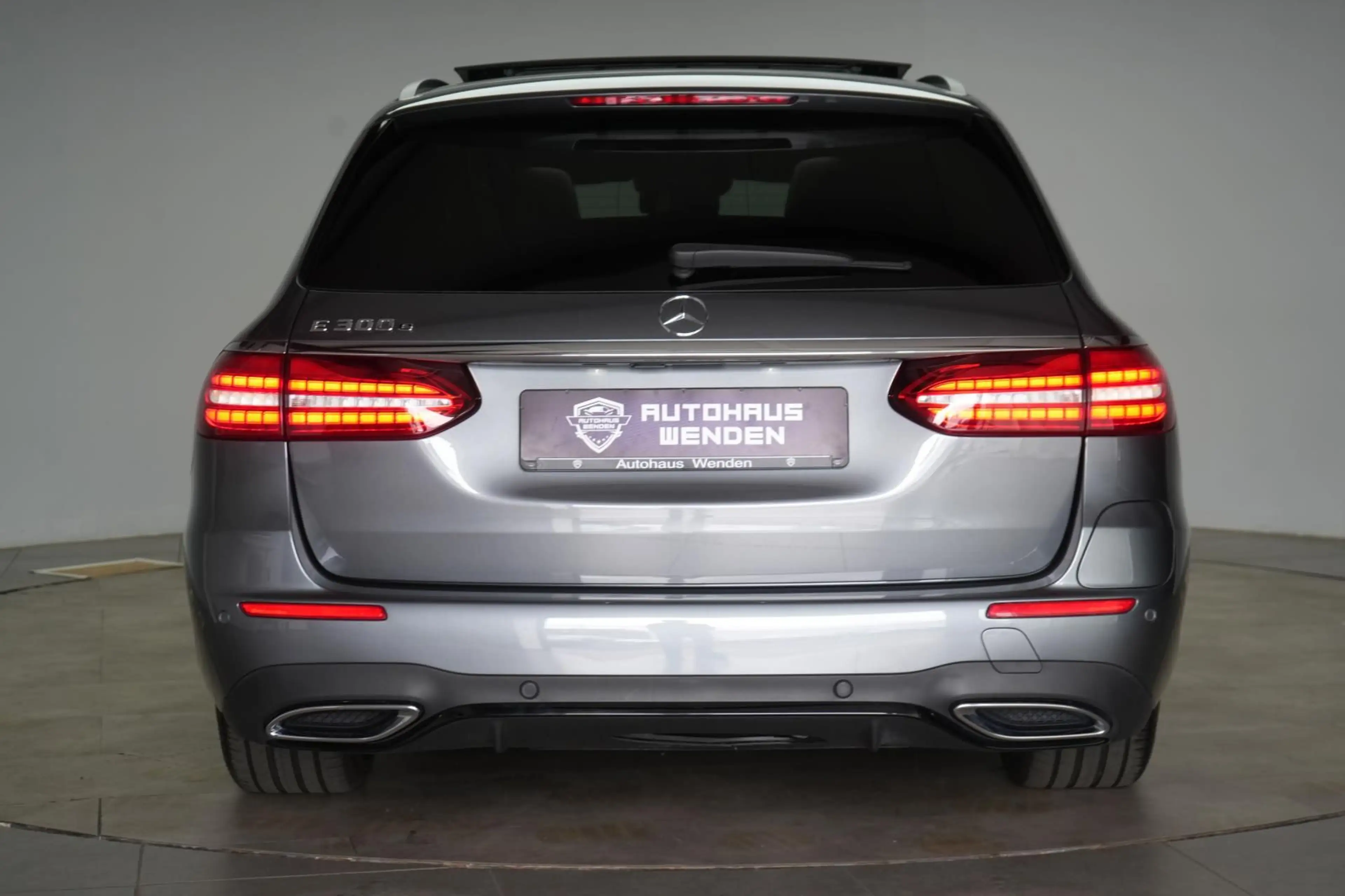 Mercedes-Benz E 300 e T 9G-Tronic AMG Line — photo 4