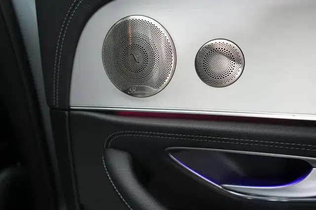 Mercedes-Benz 300 view 10