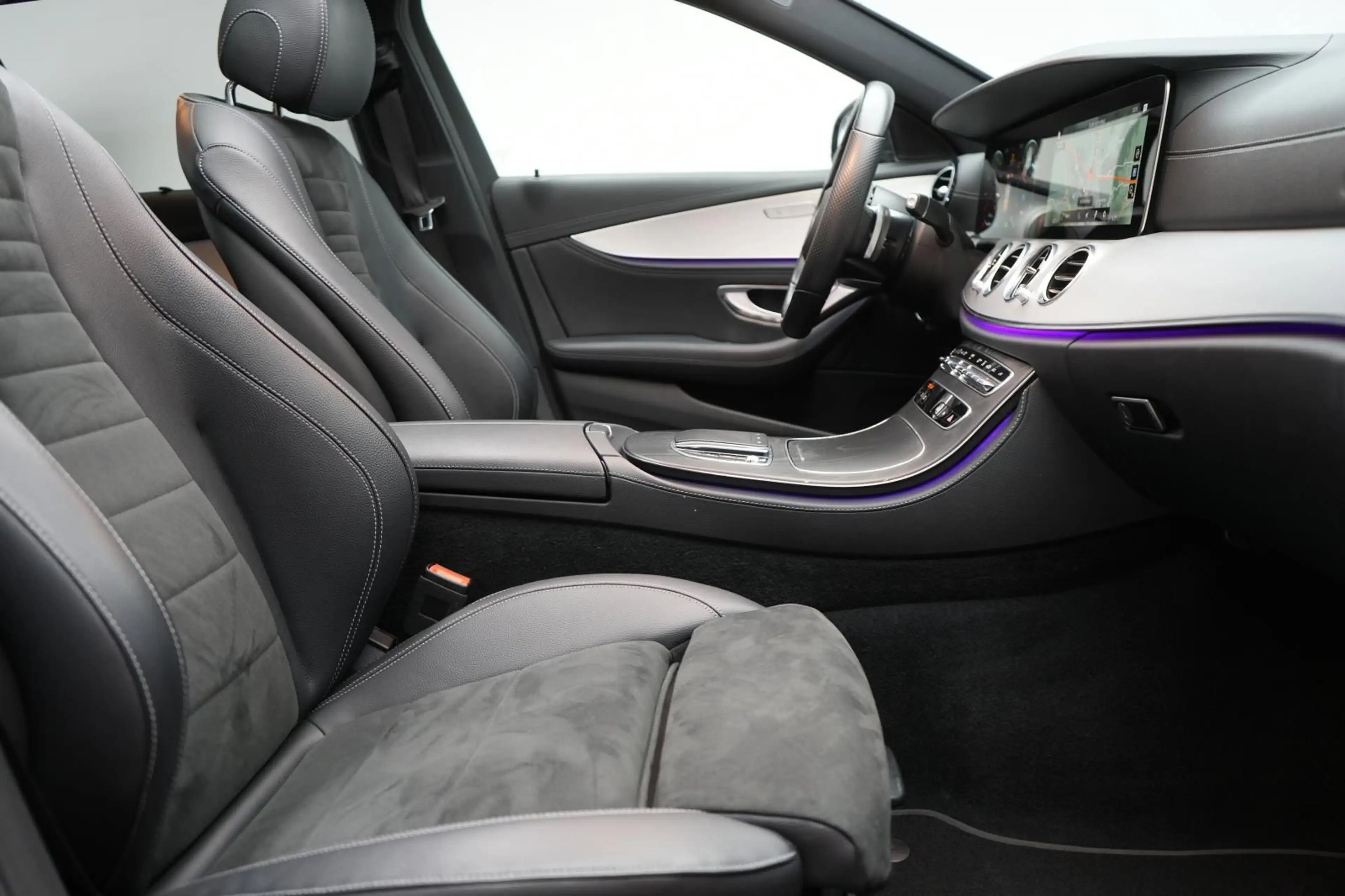 Mercedes-Benz E 300 e T 9G-Tronic AMG Line — photo 6