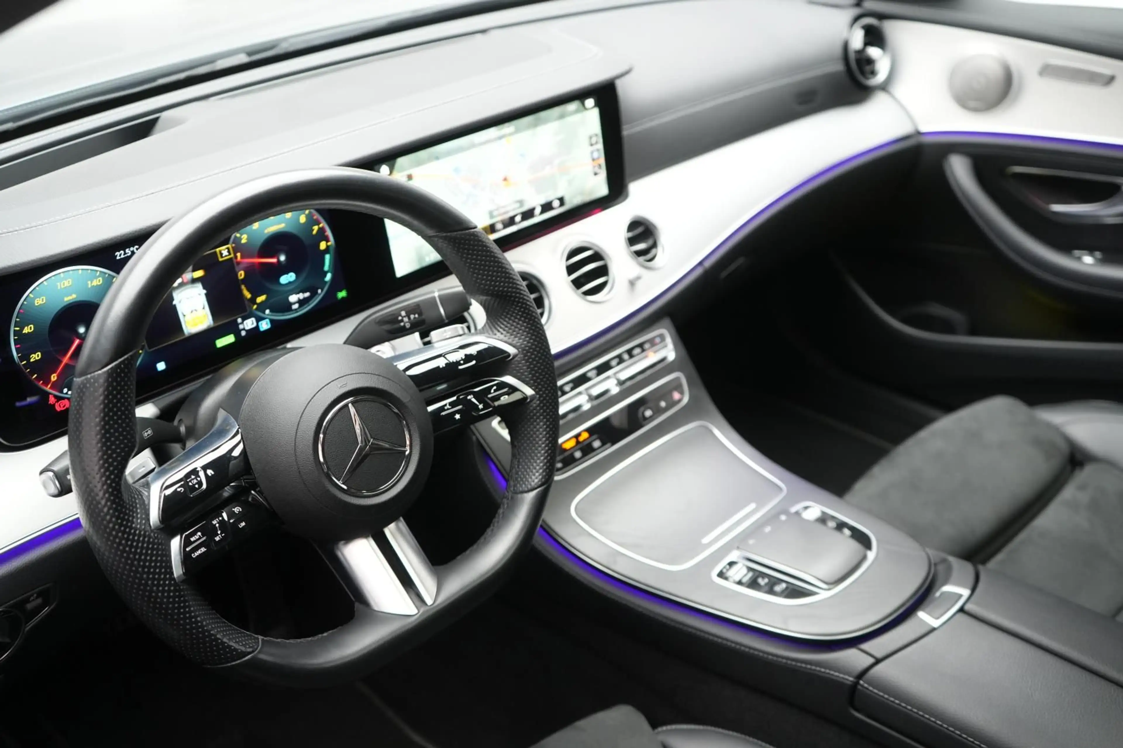 Mercedes-Benz E 300 e T 9G-Tronic AMG Line — photo 14