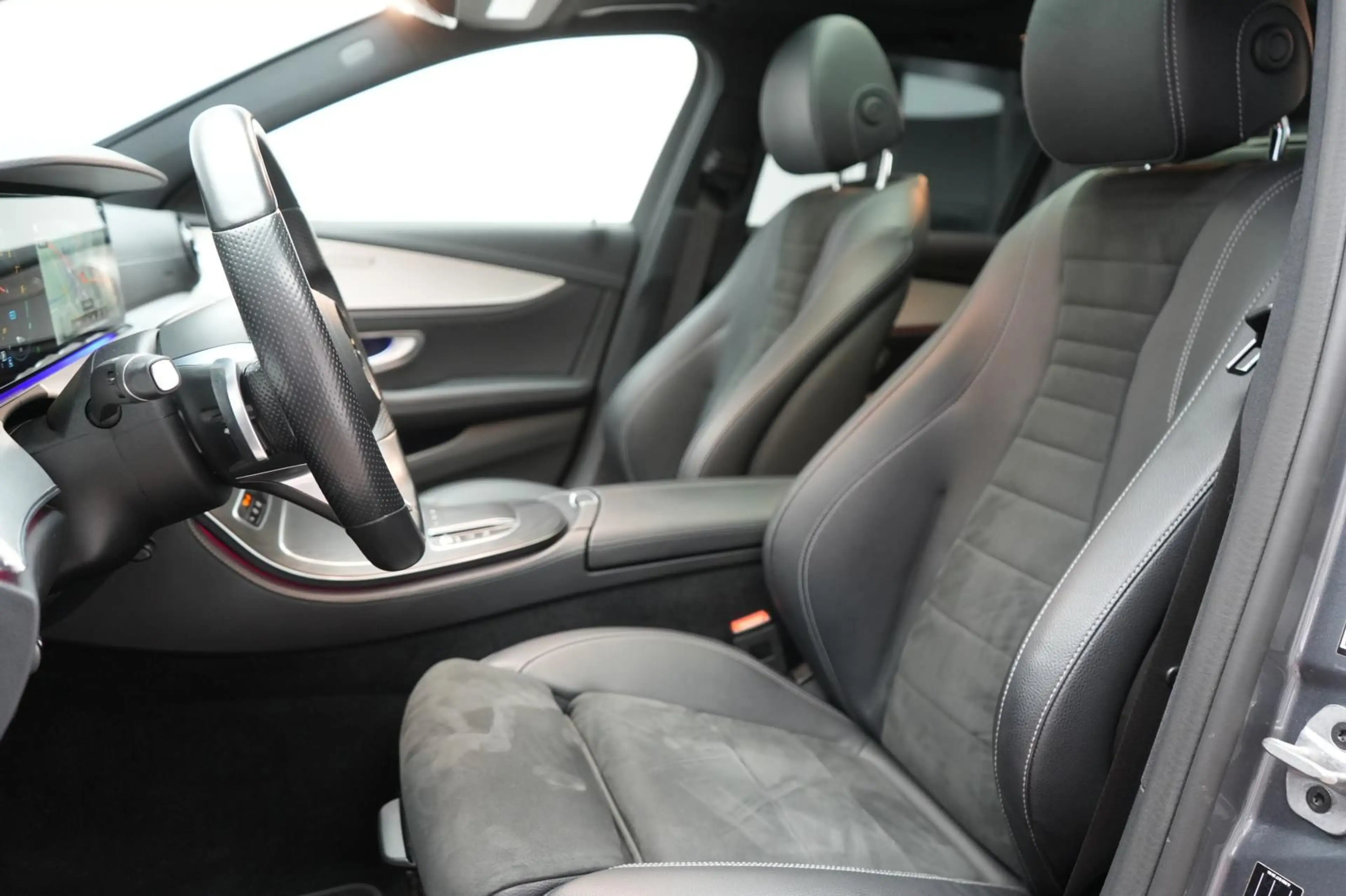 Mercedes-Benz E 300 e T 9G-Tronic AMG Line — photo 12