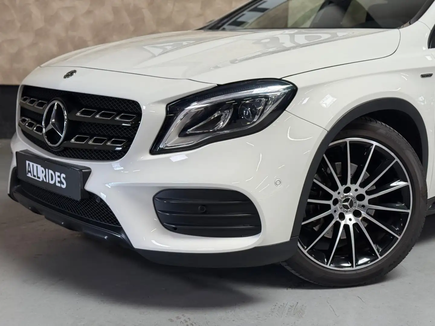 Mercedes-Benz GLA 250 4Matic Premium Plus PEAK AMG Night | Pano | Keyles Alb - 2