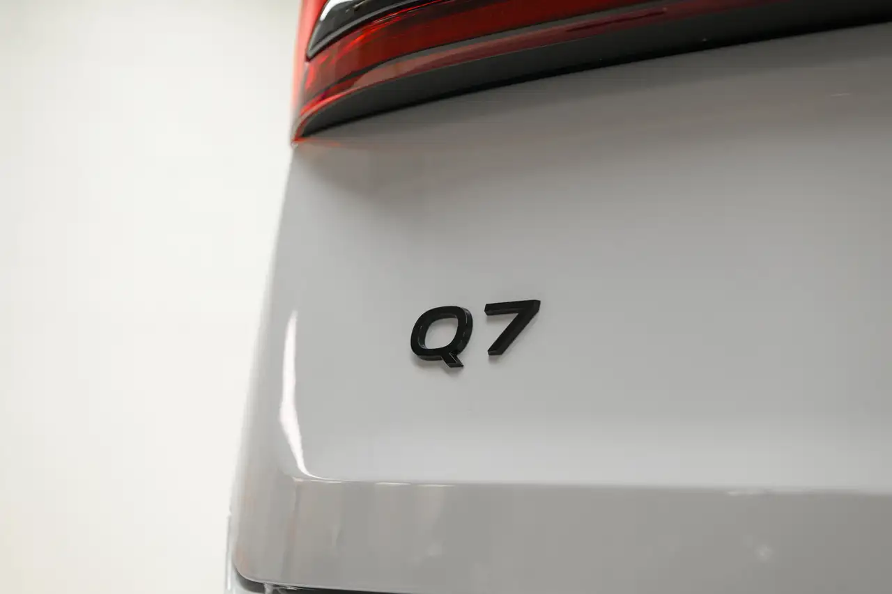 Audi Q7 снимка Audi Q7