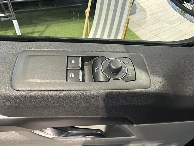 Ford Tourneo Custom Bus Elektro 160kW 340 L1H1 RWD Titanium X Ansicht 12