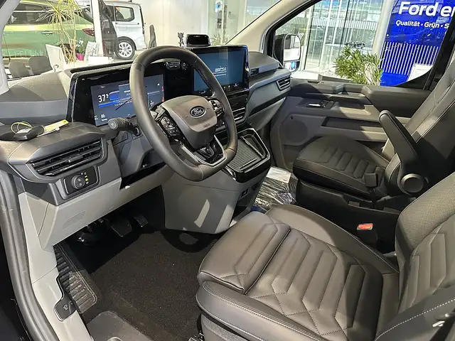 Ford Tourneo Custom Bus Elektro 160kW 340 L1H1 RWD Titanium X Ansicht 3