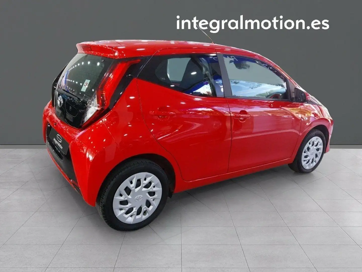 Toyota Aygo 70 x-play Rojo - 2