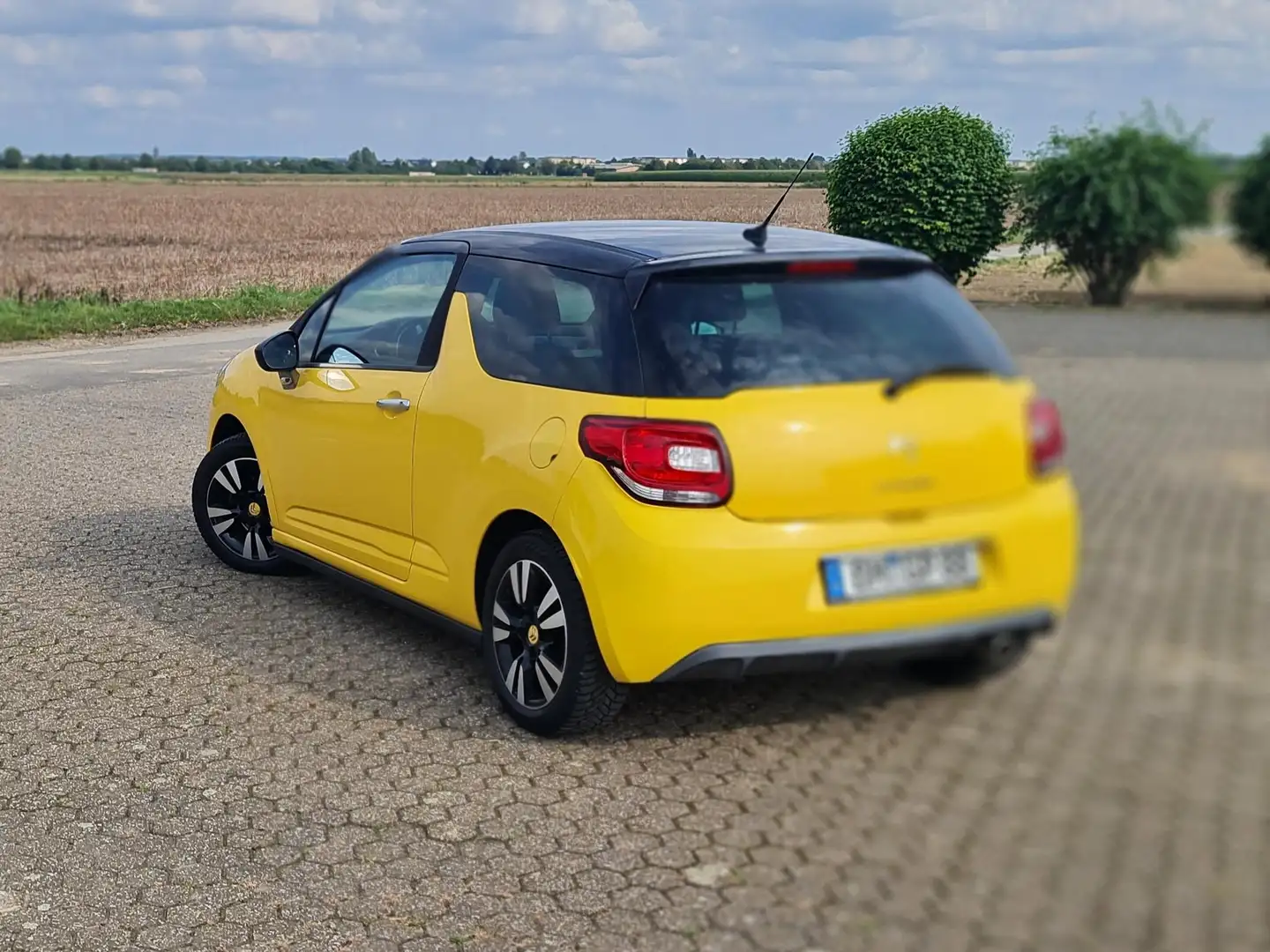 Citroen DS3 DS3 HDi 90 FAP (99g)SoChic Gelb - 2
