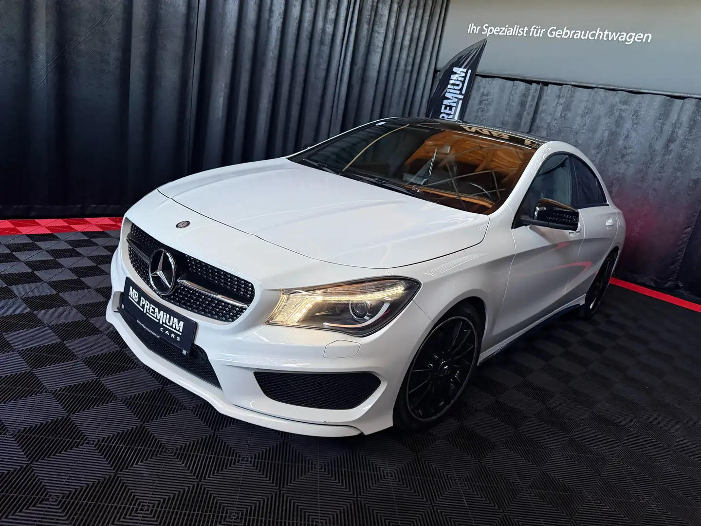 Mercedes-Benz CLA 180 CLA 180 *AMG*XENON*LEDER* Weiß - 2
