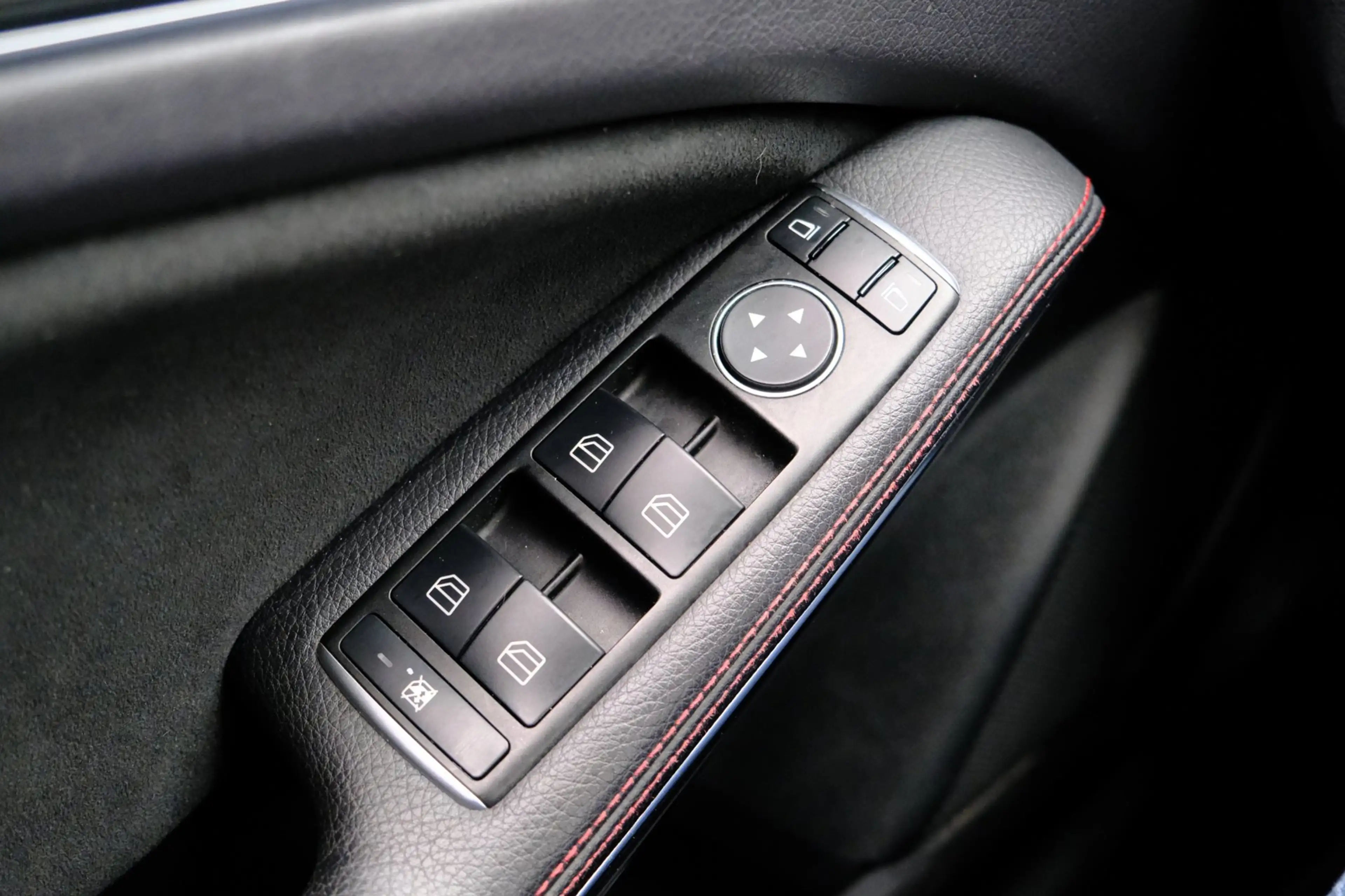 Mercedes-Benz A 180 Ambition Aut. AMG Line Pano|Xenon|Leder-alcantara| — photo 24