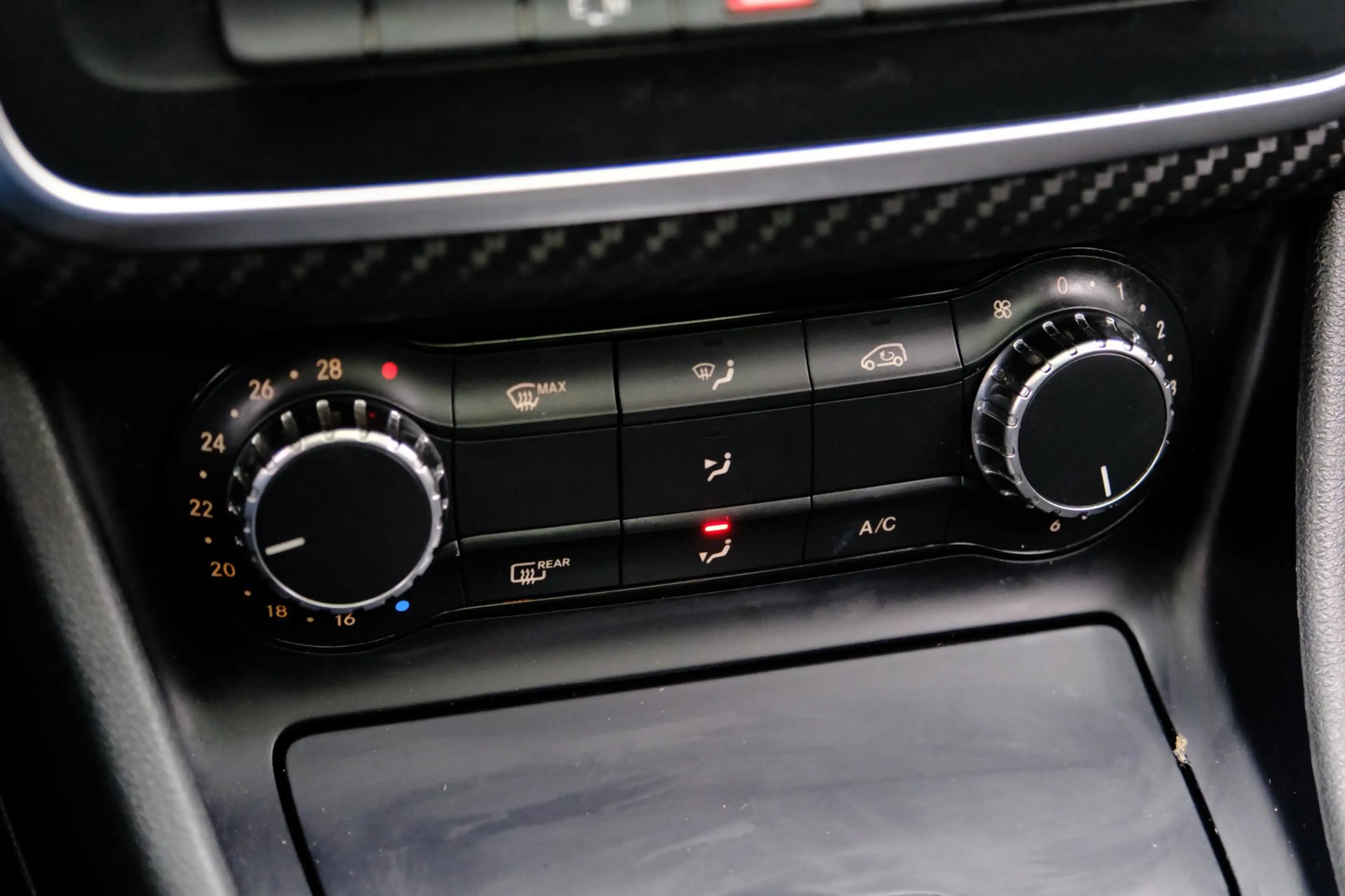 Mercedes-Benz A 180 Ambition Aut. AMG Line Pano|Xenon|Leder-alcantara| — photo 14