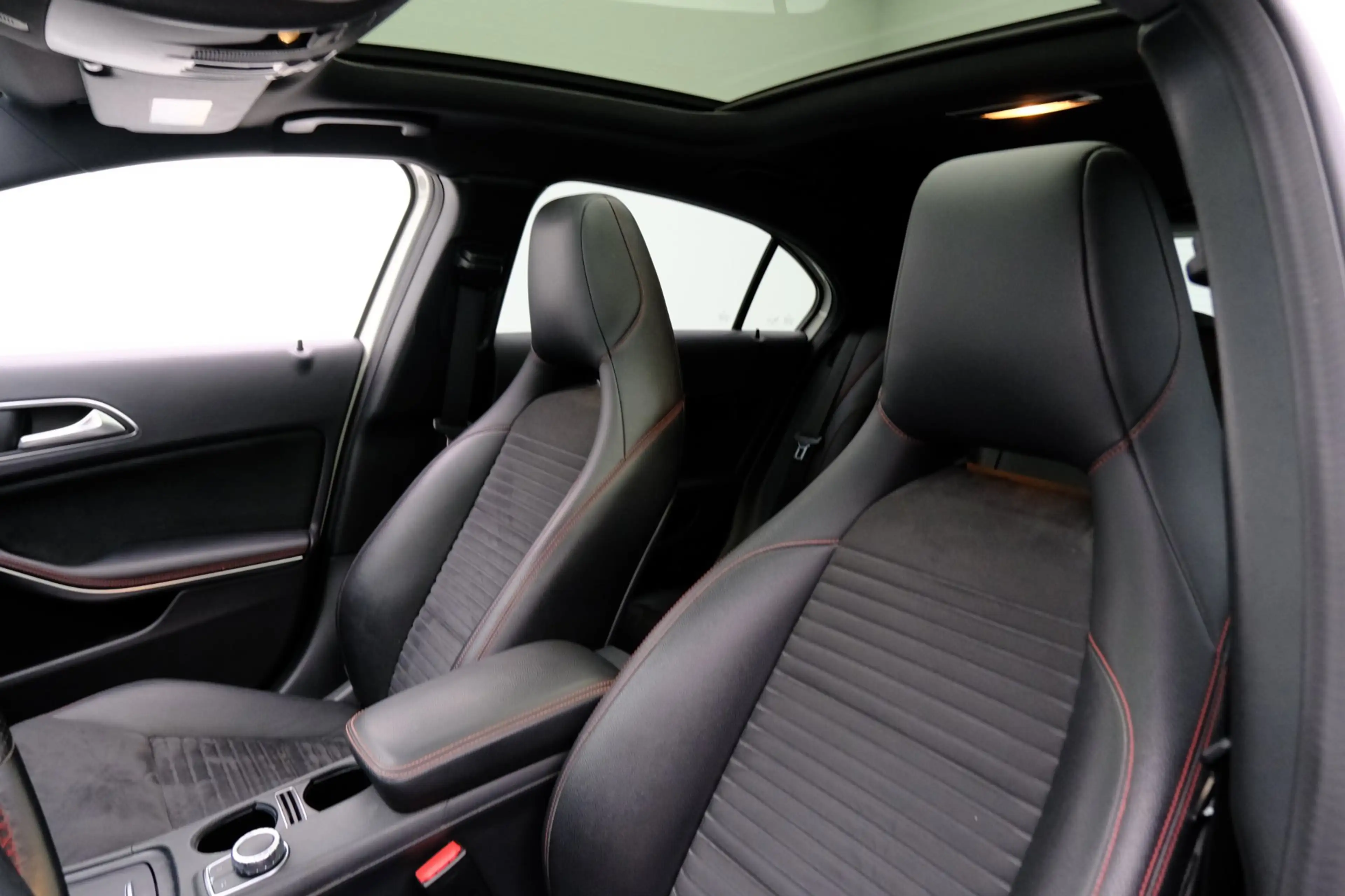 Mercedes-Benz A 180 Ambition Aut. AMG Line Pano|Xenon|Leder-alcantara| — photo 31
