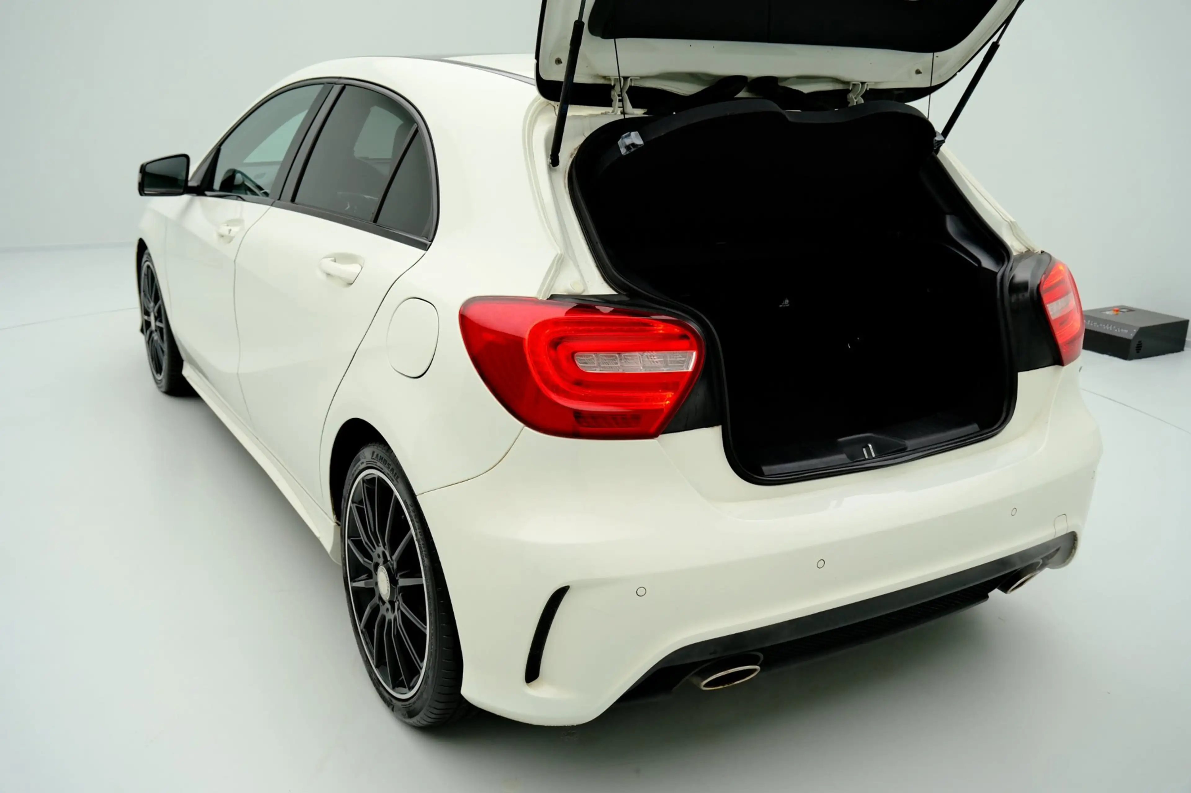 Mercedes-Benz A 180 Ambition Aut. AMG Line Pano|Xenon|Leder-alcantara| — photo 11