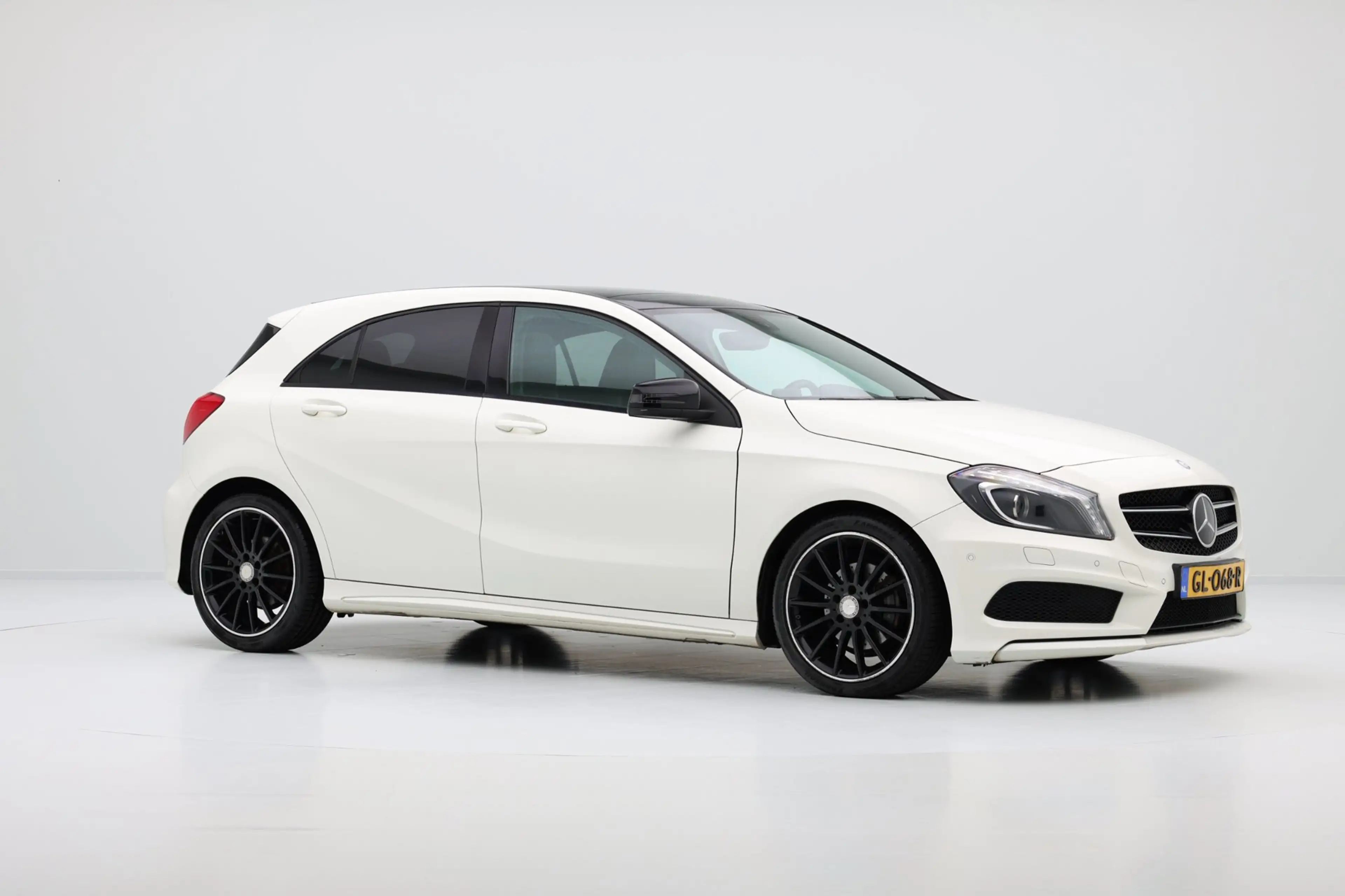 Mercedes-Benz A 180 Ambition Aut. AMG Line Pano|Xenon|Leder-alcantara| — photo 4