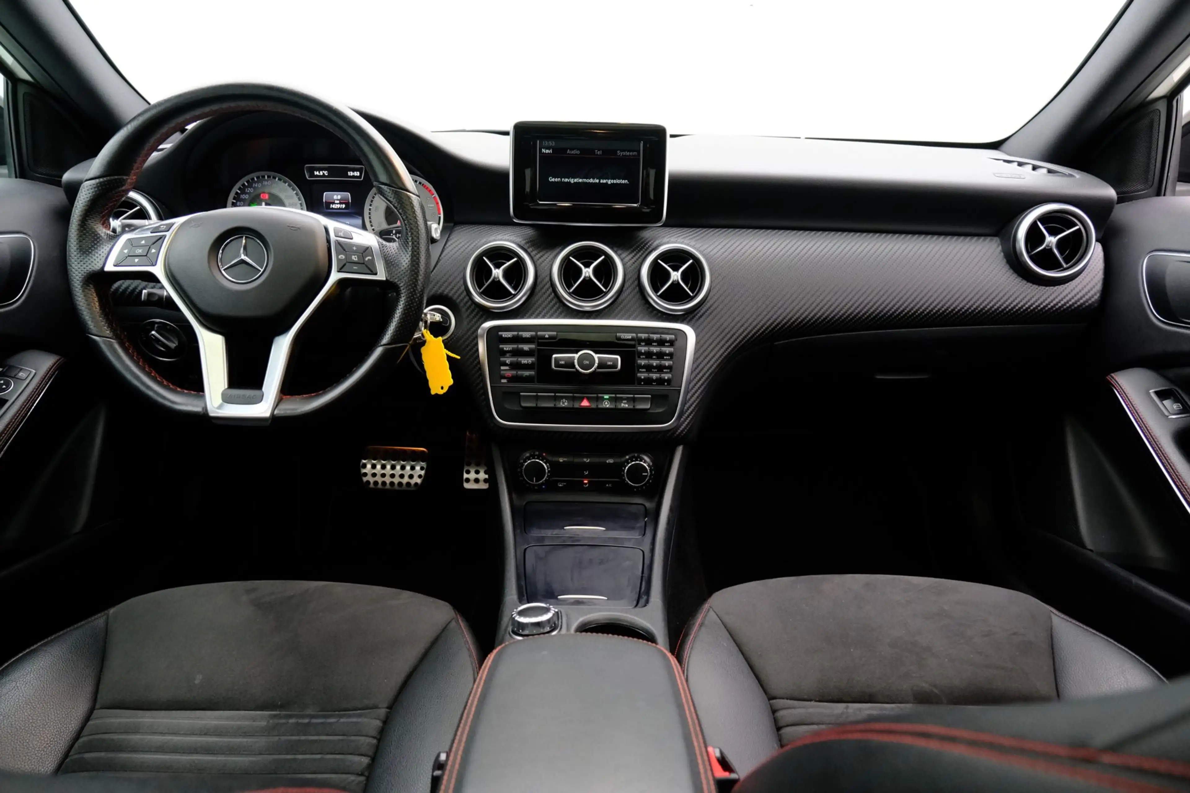 Mercedes-Benz A 180 Ambition Aut. AMG Line Pano|Xenon|Leder-alcantara| — photo 5