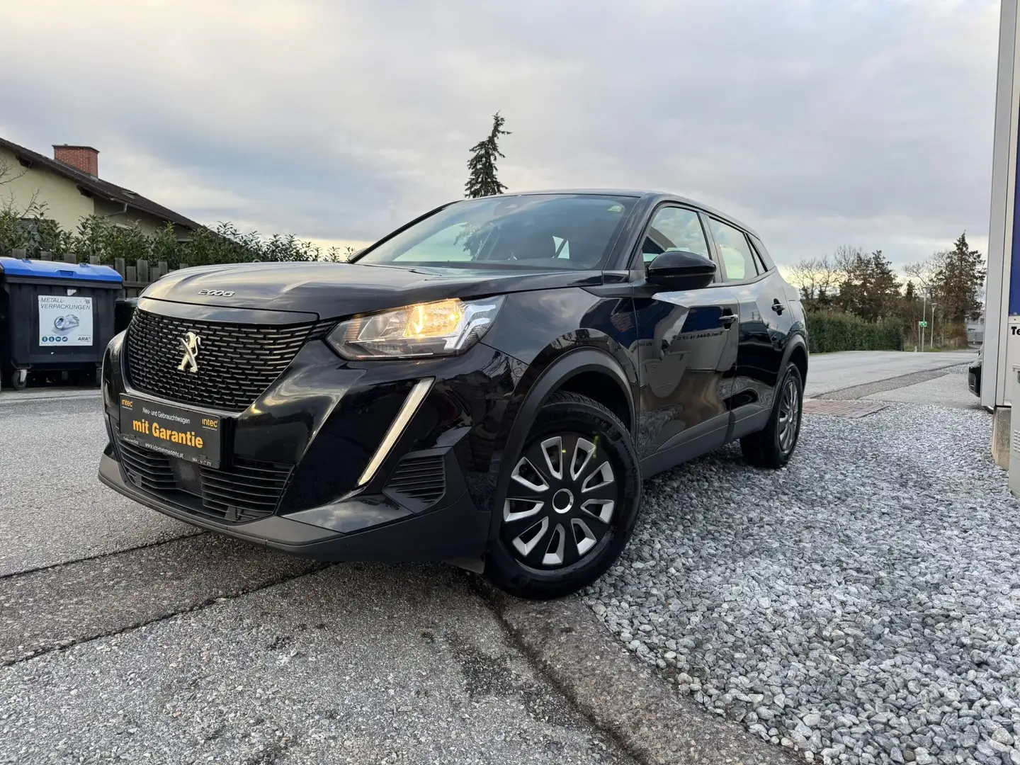 Peugeot 2008 Active Pack Schwarz - 1