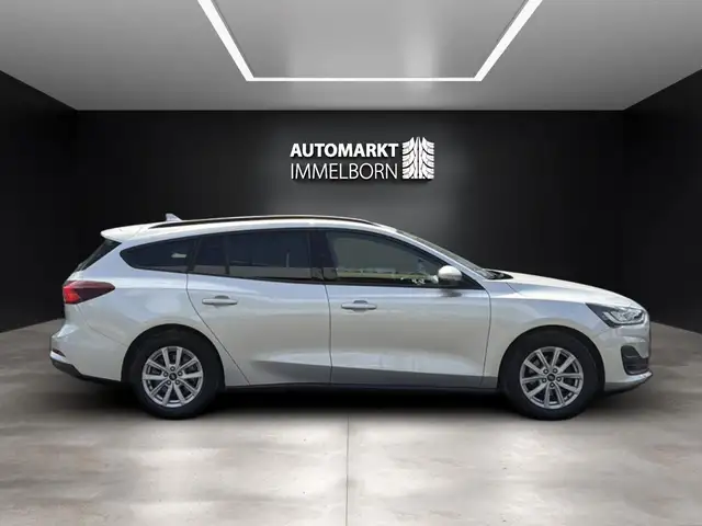 Ford Focus view 11