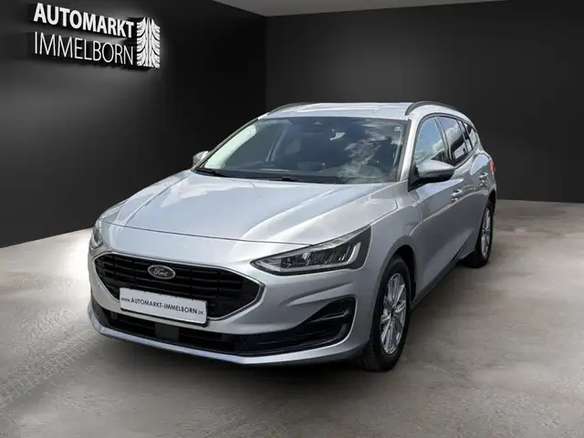 Ford Focus view 3
