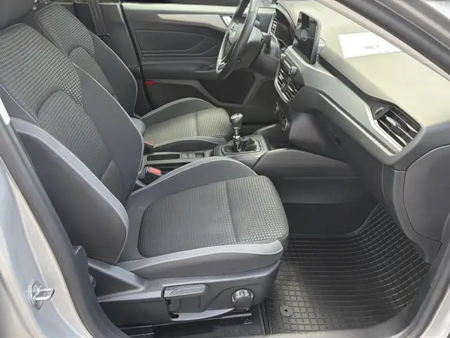 Ford Focus view 14