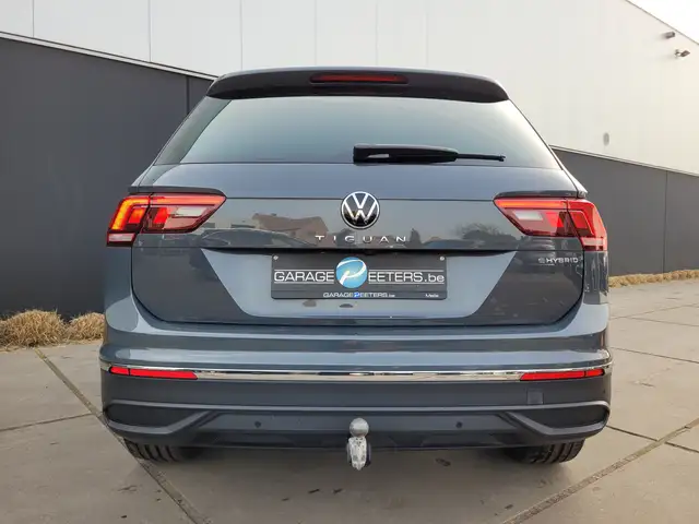 Volkswagen Tiguan view 4