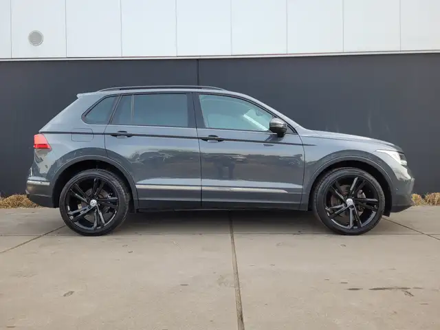 Volkswagen Tiguan view 2