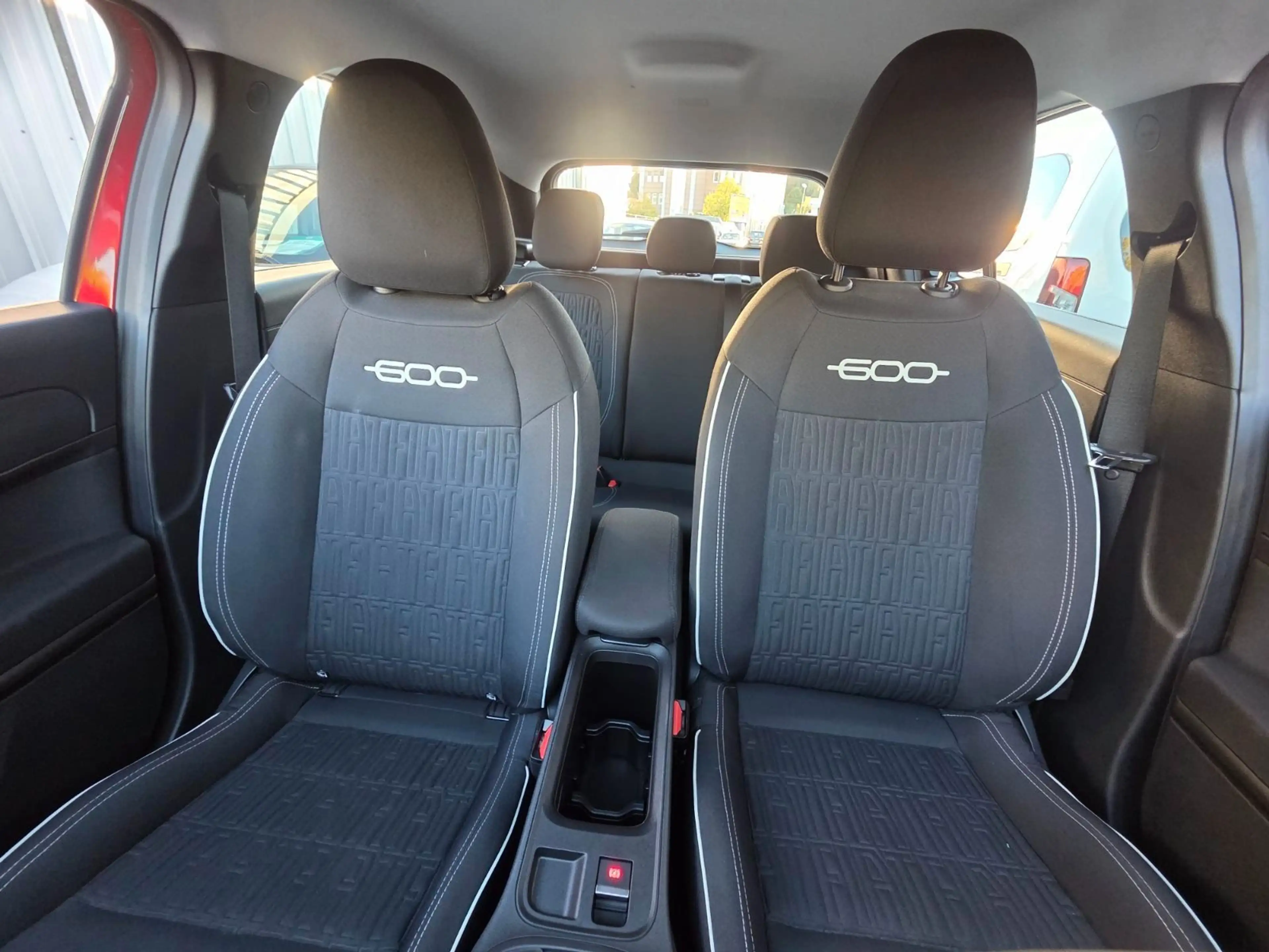 Fiat 600 Hybrid 125-Jahre-Edition 1.2 DCT — photo 14