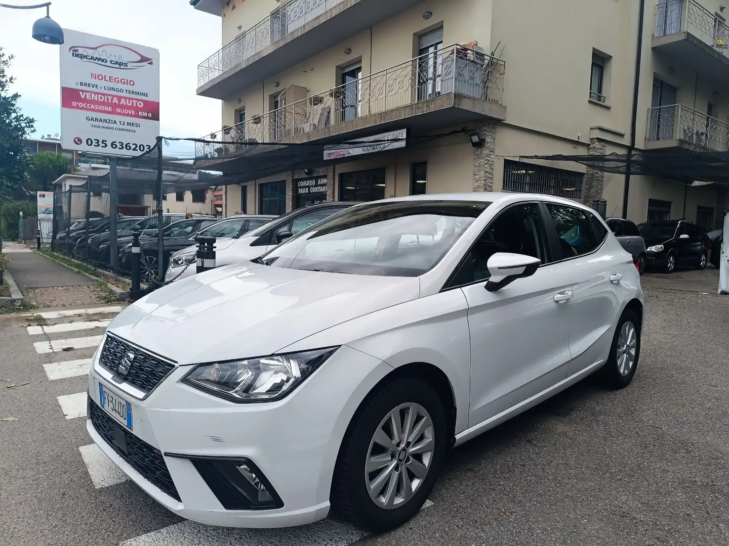 SEAT Ibiza Ibiza 1.6TDI 95cv DSG CON DOPPIO TRENO DI GOMME Bianco - 1