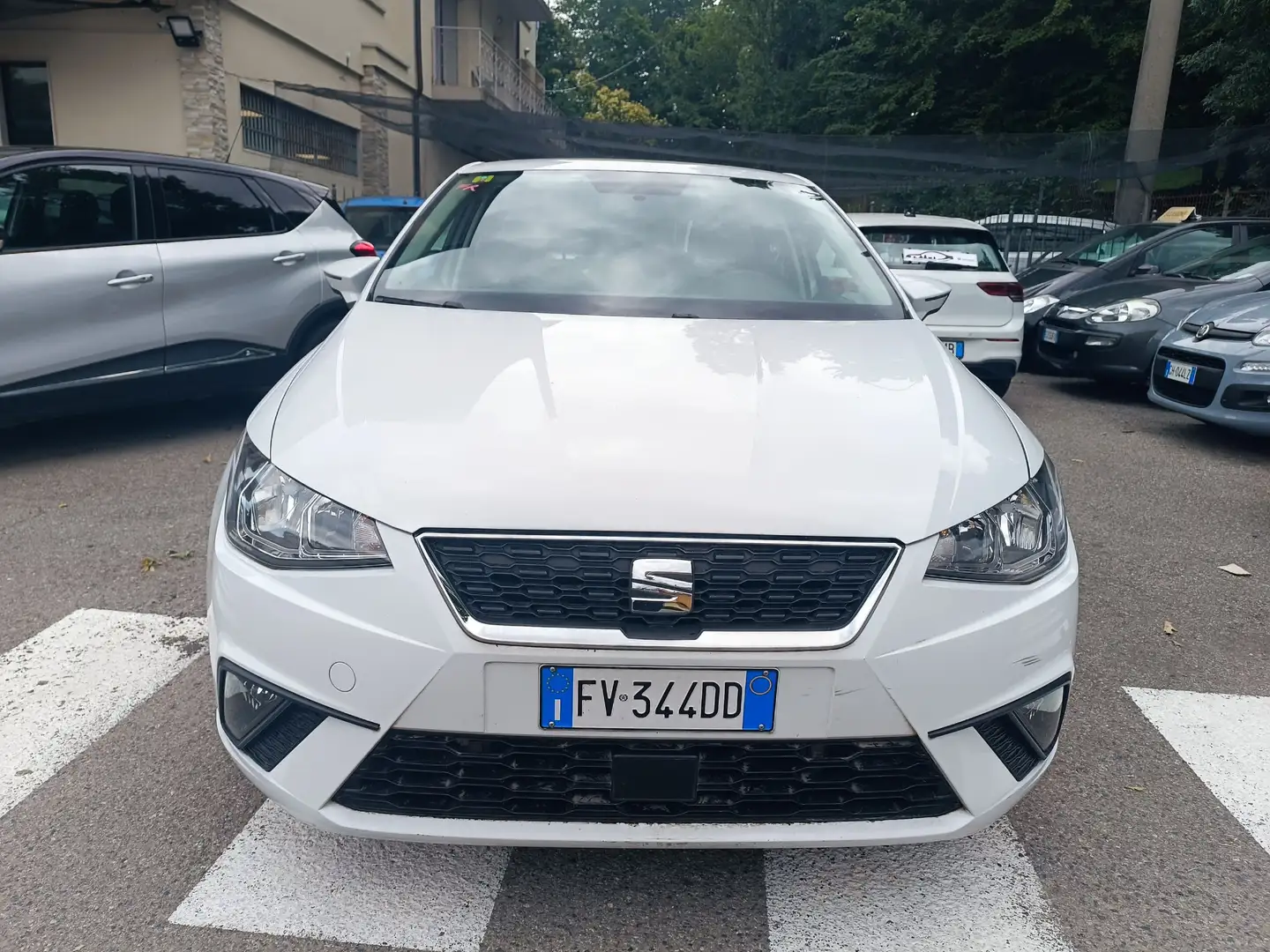 SEAT Ibiza Ibiza 1.6TDI 95cv DSG CON DOPPIO TRENO DI GOMME Bianco - 2