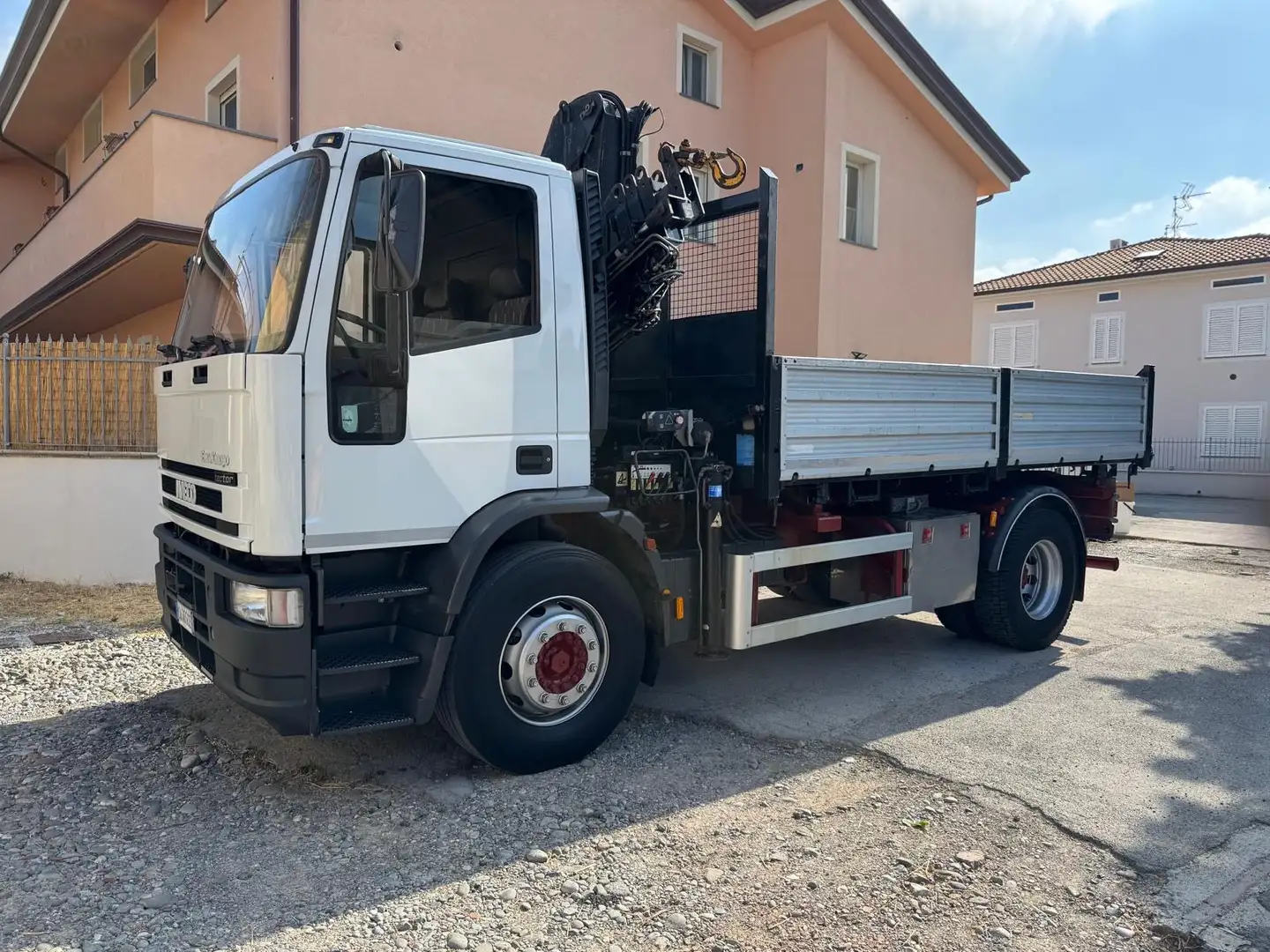 Iveco IVECO 180E28N – Ribaltabile trilaterale con gru - 1